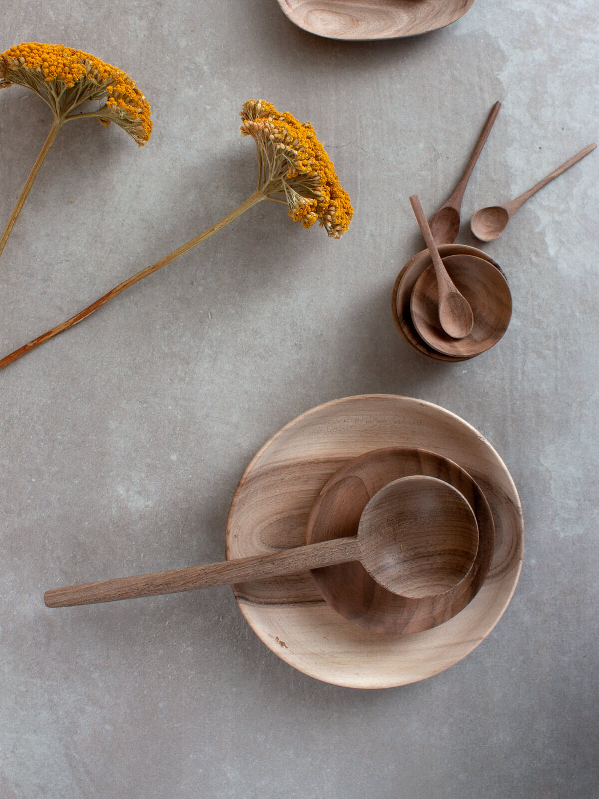 Premium Walnut Wood Serving Dish - Handcrafted Natural Wooden Bowl for Salads, Fruits, Nuts & Snacks - Perfect for Entertaining, Dining & Kitchen Decor