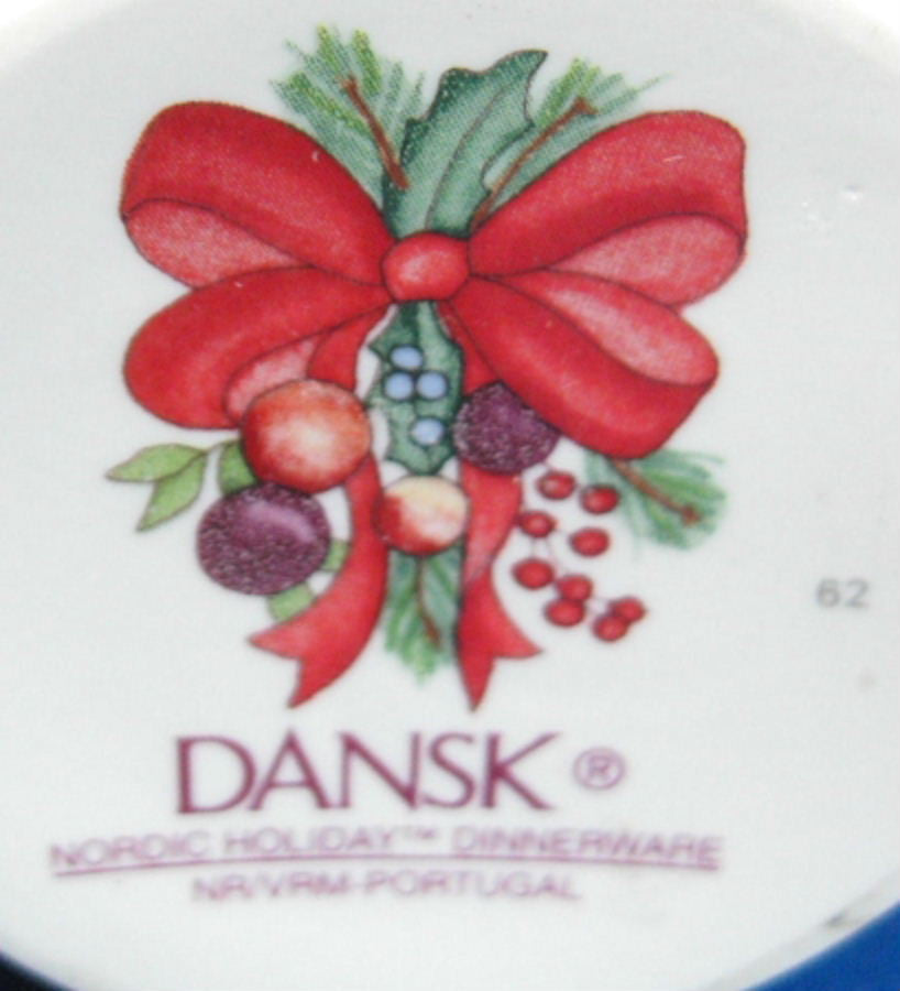 Dansk Nordic Holiday Ceramic Mug with Gold Trim - Christmas Tree & Topiary Fruit Tree Design - Perfect for Holiday Gifts, Coffee & Tea Lovers, Office & Home Decor
