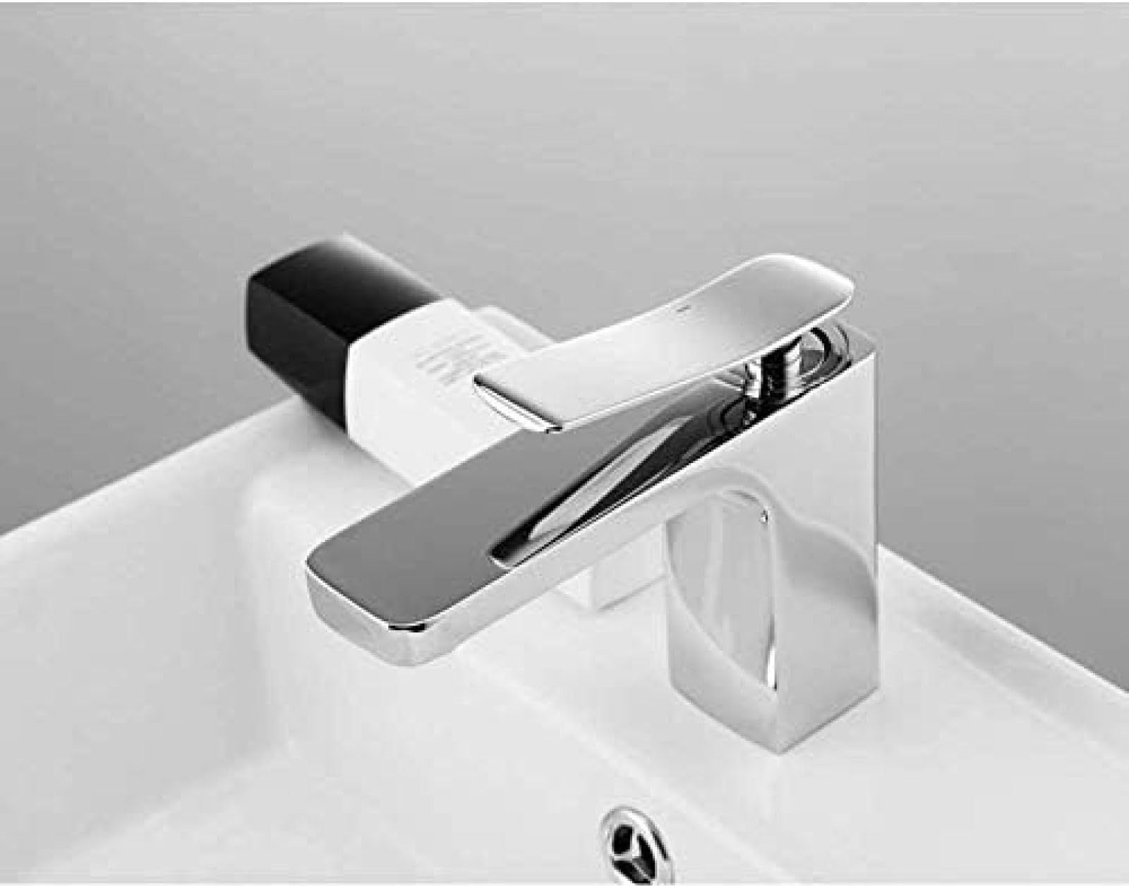 CRJUS Premium Brass Kitchen Faucet with Single Handle - Hot & Cold Water Mixer Tap for Sink, Durable & Water-Saving Design - Perfect for Modern Kitchens, Restaurant Prep Areas & Home Renovations