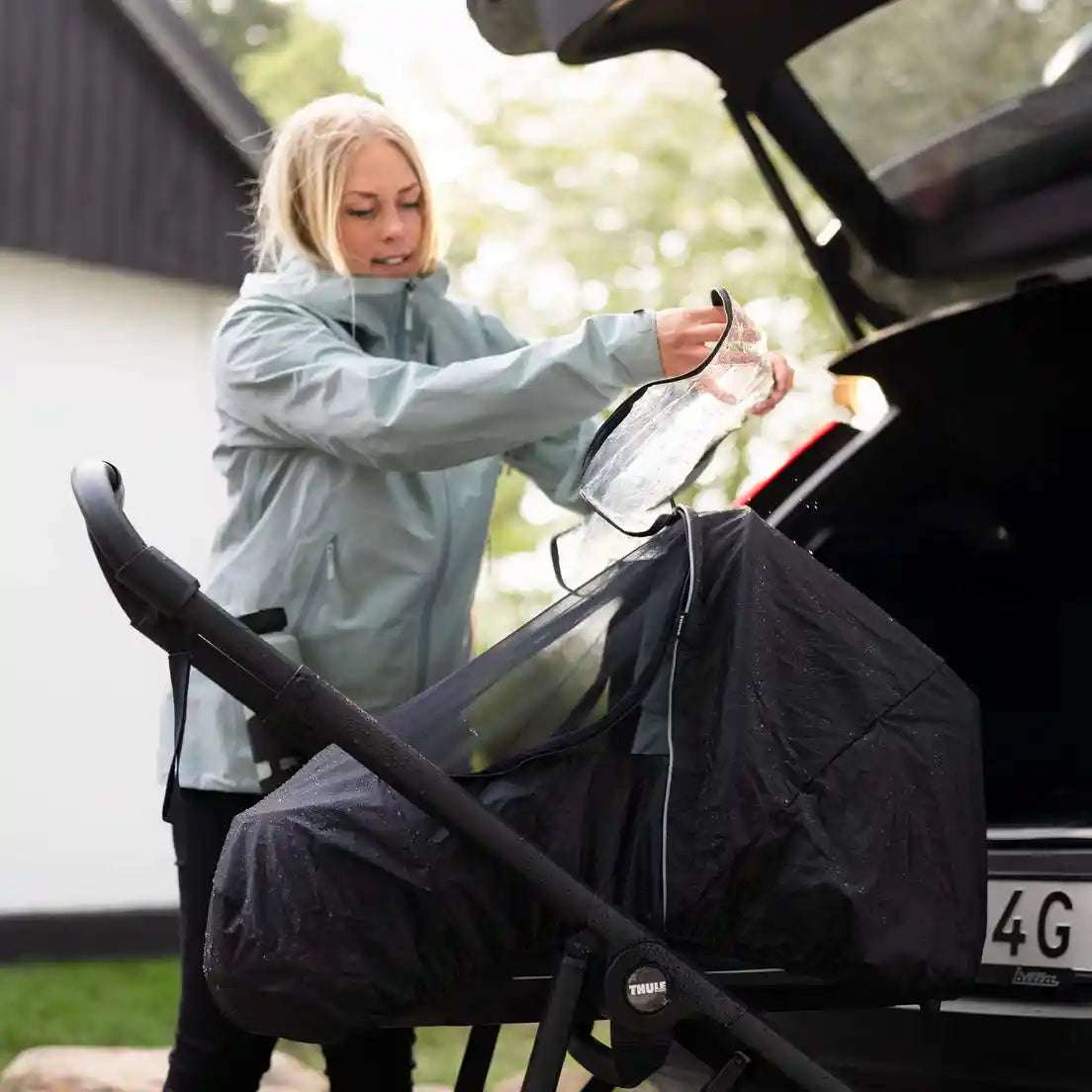 Thule Shine All Weather Car Cover - Waterproof & UV Resistant Protection for Cars, SUVs, and Trucks - Perfect for Outdoor Parking, Travel, and Extreme Weather Conditions