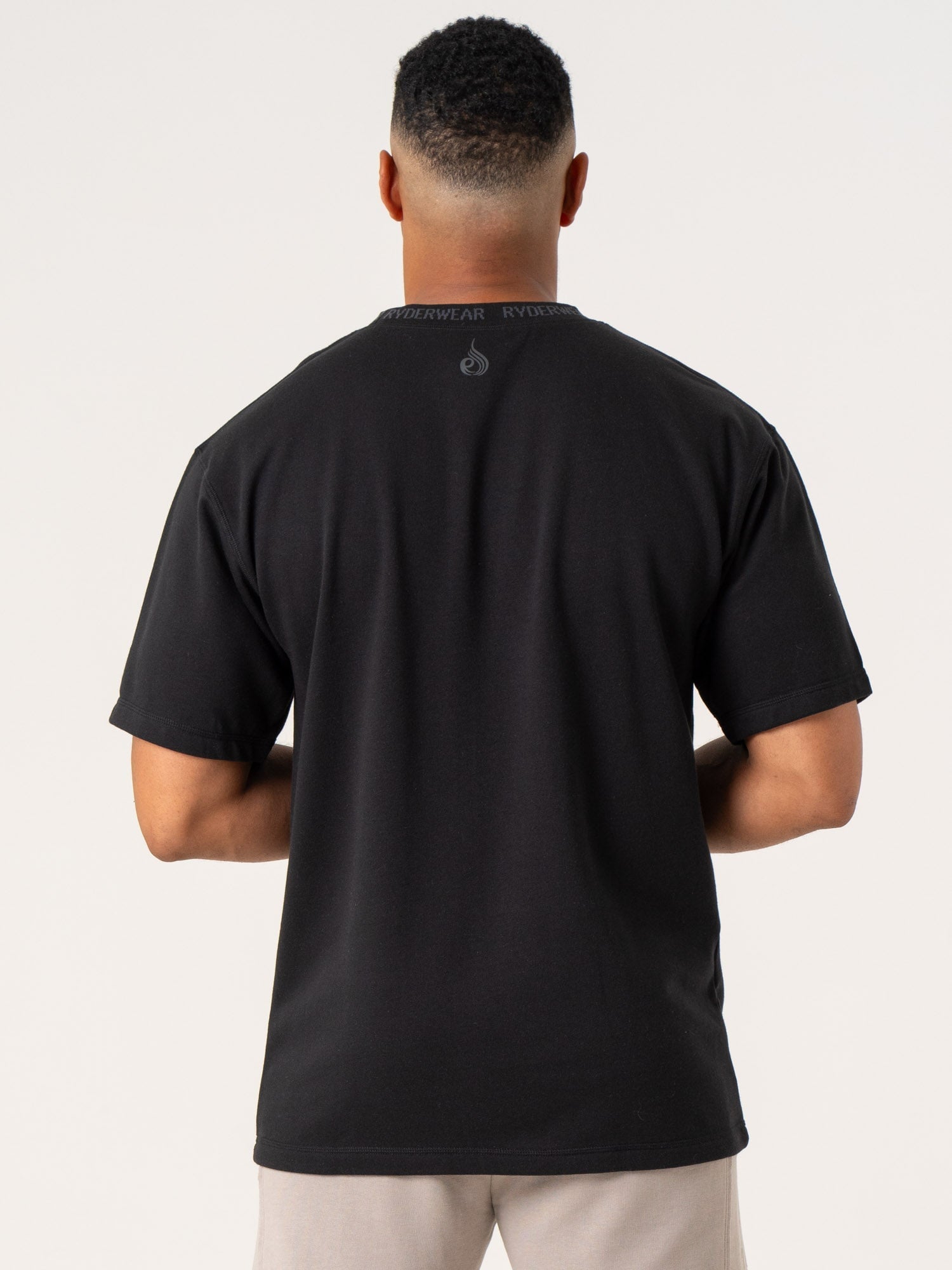 Pursuit Fleece T-Shirt for Men & Women - Soft & Comfortable Black Cotton Blend Tee - Perfect for Casual Wear, Outdoor Activities & Layering