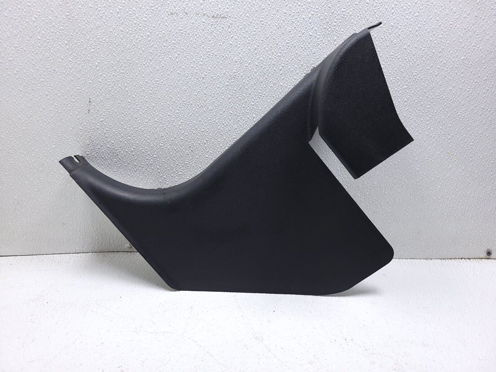2006-2011 Mercedes ML500 Left Driver Side Front Kick Cowel Panel - OEM Replacement Part for Smooth Driving Experience