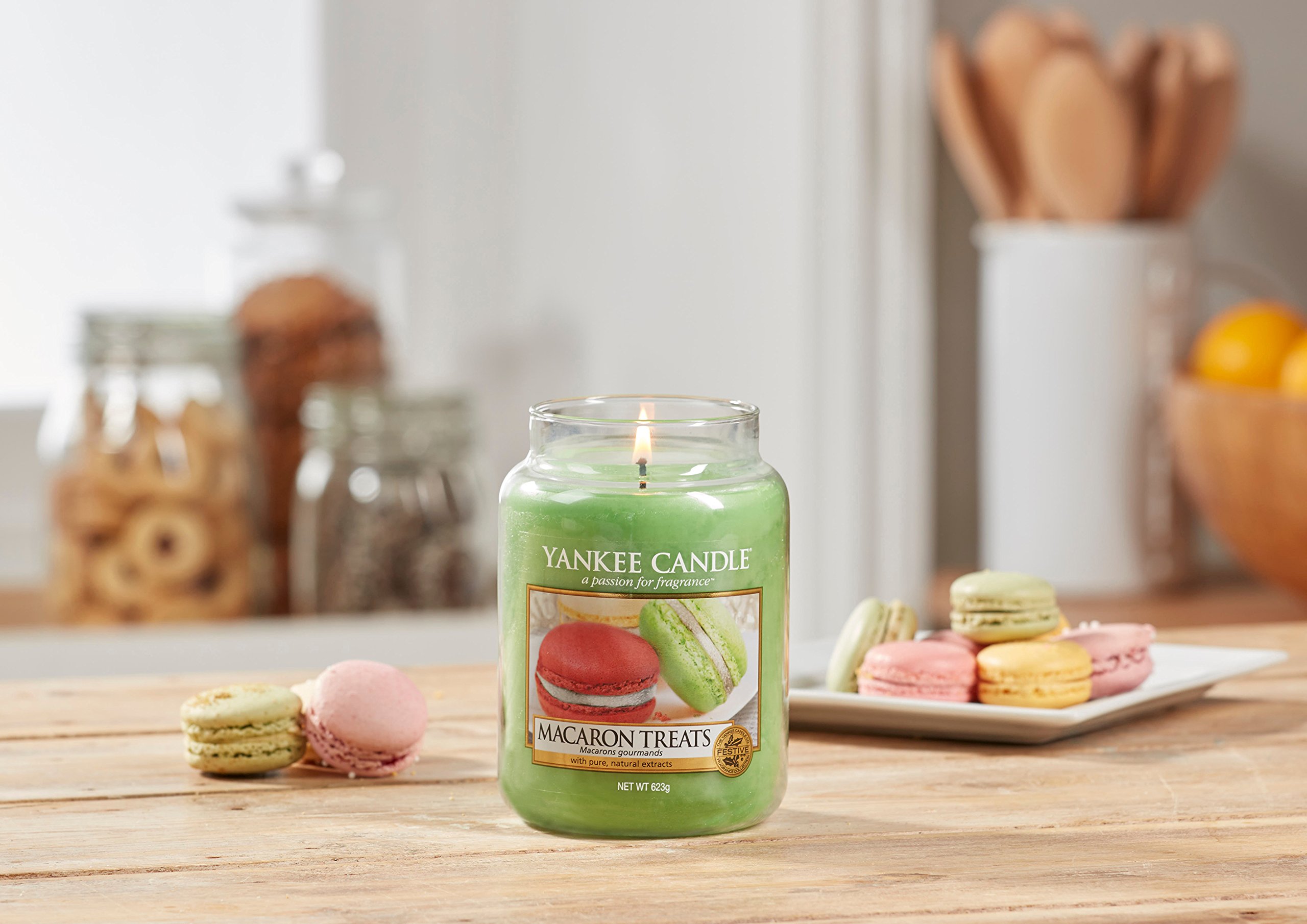 YANKEE CANDLE Macaron Treats Large Jar Candle - Green Scented Candle for Home, Relaxation & Gift Giving - Perfect for Living Room, Bedroom & Bathroom Decor