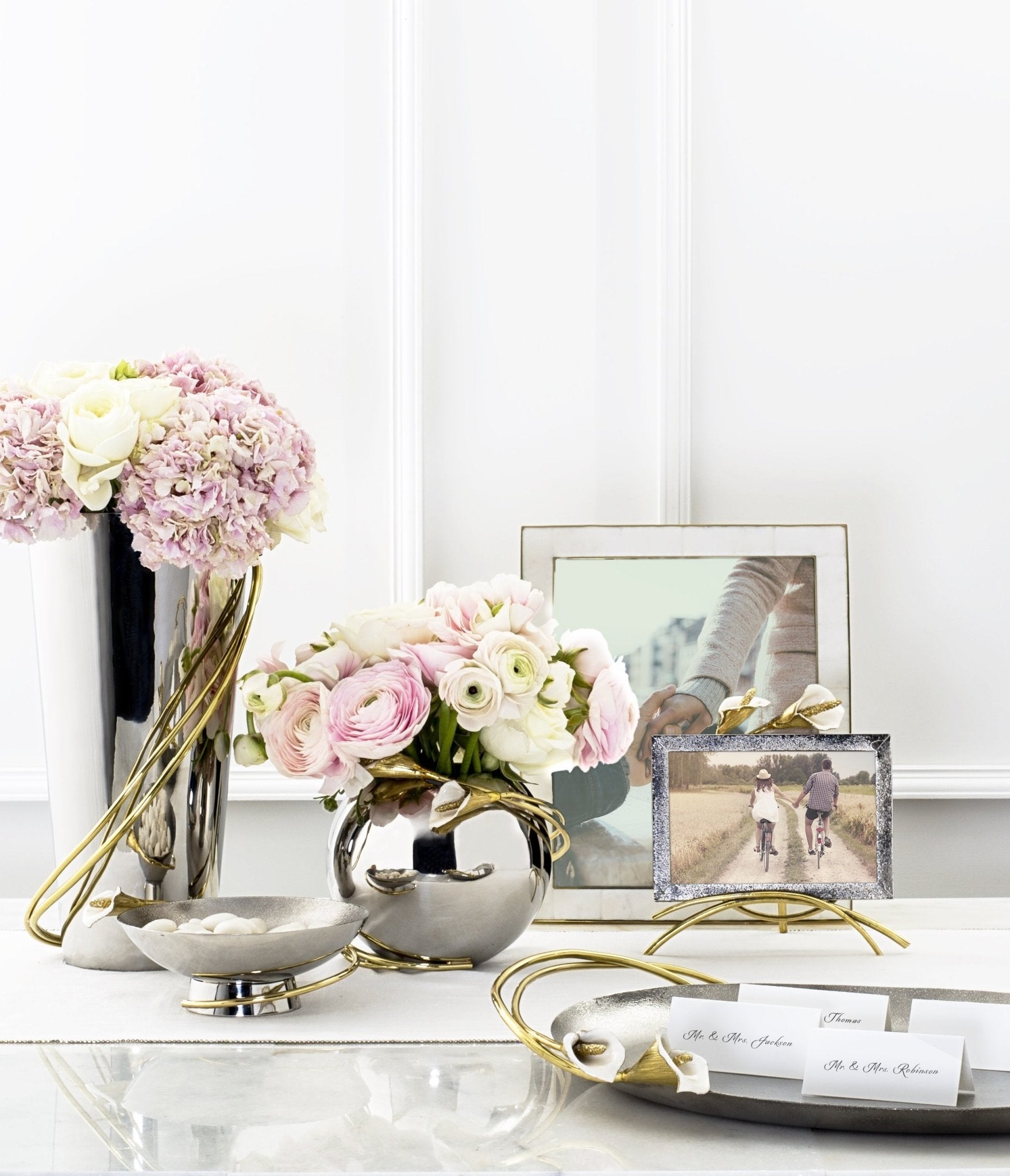 Elegant Calla Lily Vase - Modern Glass Flower Vase for Home Decor, Wedding Centerpieces & Office Desk Decorations