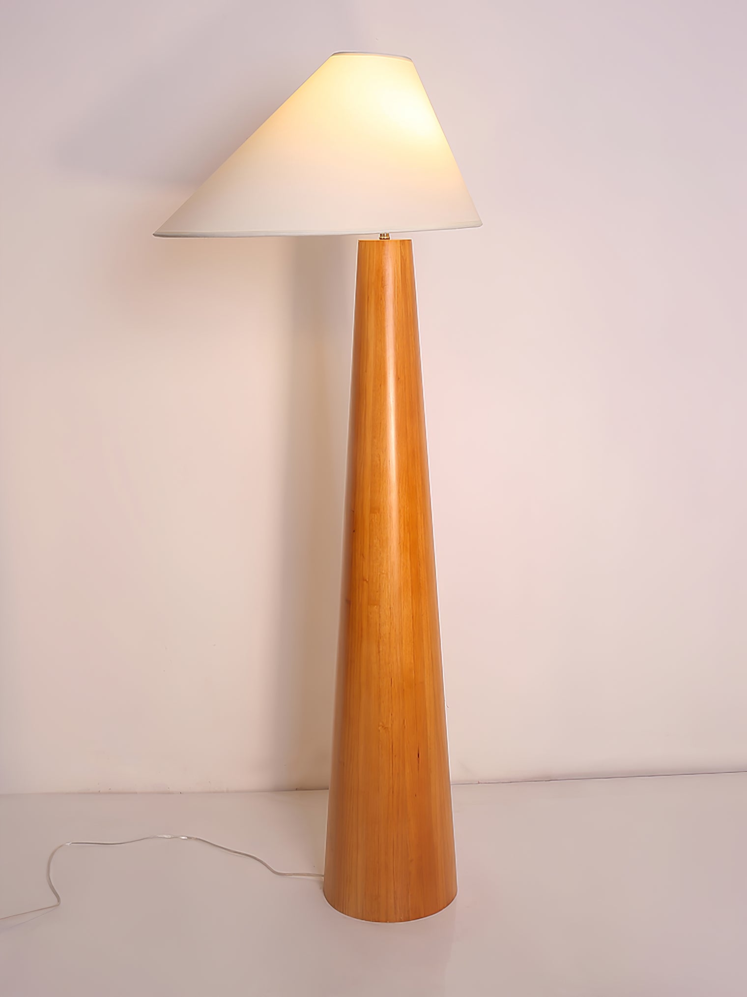 Modern Alvin Floor Lamp with Adjustable Brightness - Stylish Standing Light for Living Room, Bedroom & Office - Perfect for Reading, Working & Relaxing