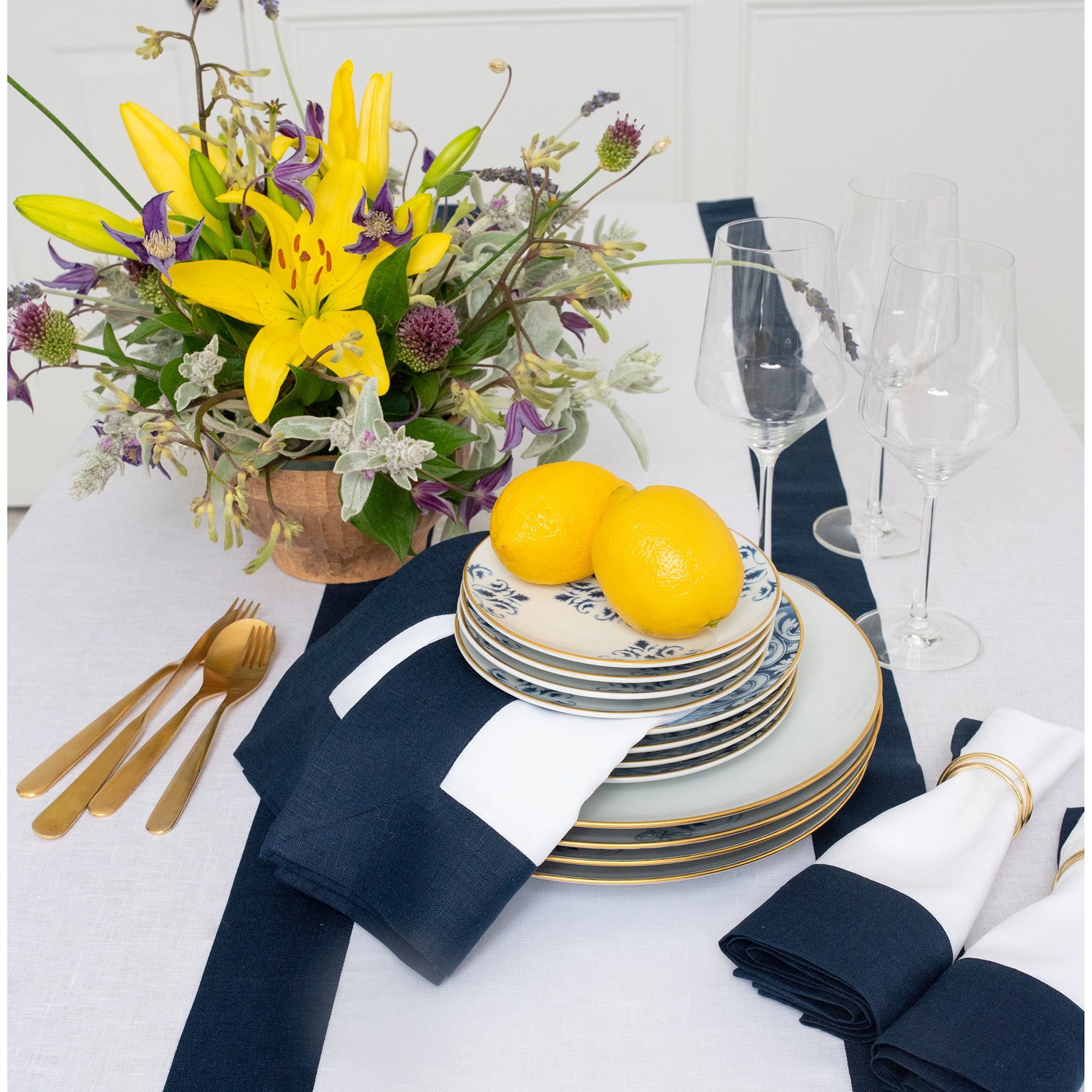 Elegant Contempo Table Runner - Premium Dining Decor for Weddings, Holidays & Everyday Use