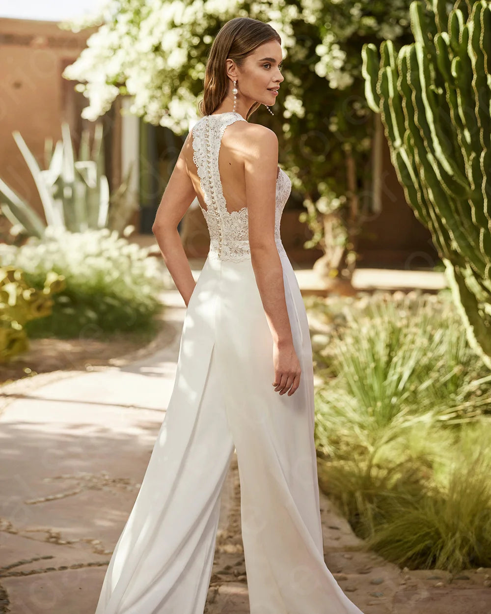 Elegant Spring Lace Jumpsuit Wedding Dress - Sleeveless Bridal Pantsuit for Outdoor Ceremonies & Garden Weddings
