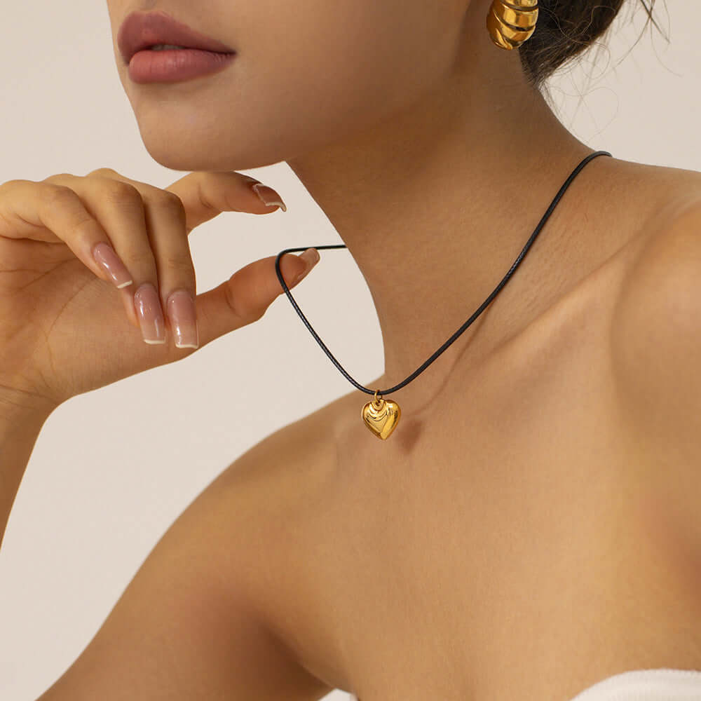 Elegant Black Cord Heart Pendant Necklace in Silver & Gold | Perfect for Valentine's Day Gifts, Anniversary Presents & Romantic Occasions | JDN009
