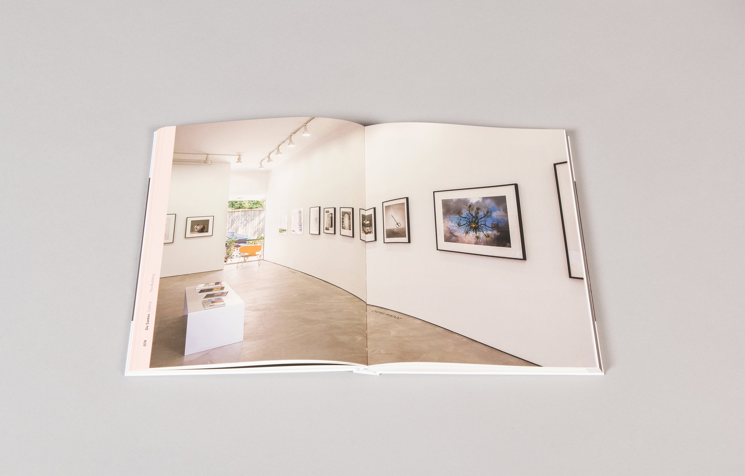 Architecture for the Arts: De Santos & Sicardi Galleries - Contemporary Art Exhibition Space for Modern Collectors & Interior Design