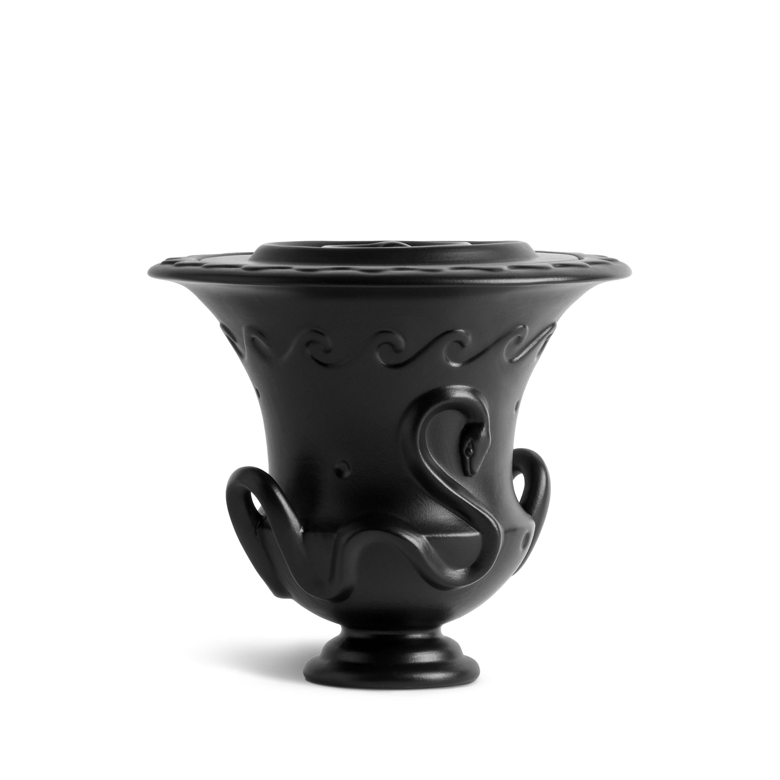 Premium Hydra Candle - Veti Vert Scented Three-Wick Black Candle for Home Decor, Relaxation & Aromatherapy - Perfect for Living Rooms, Bedrooms & Spa Nights