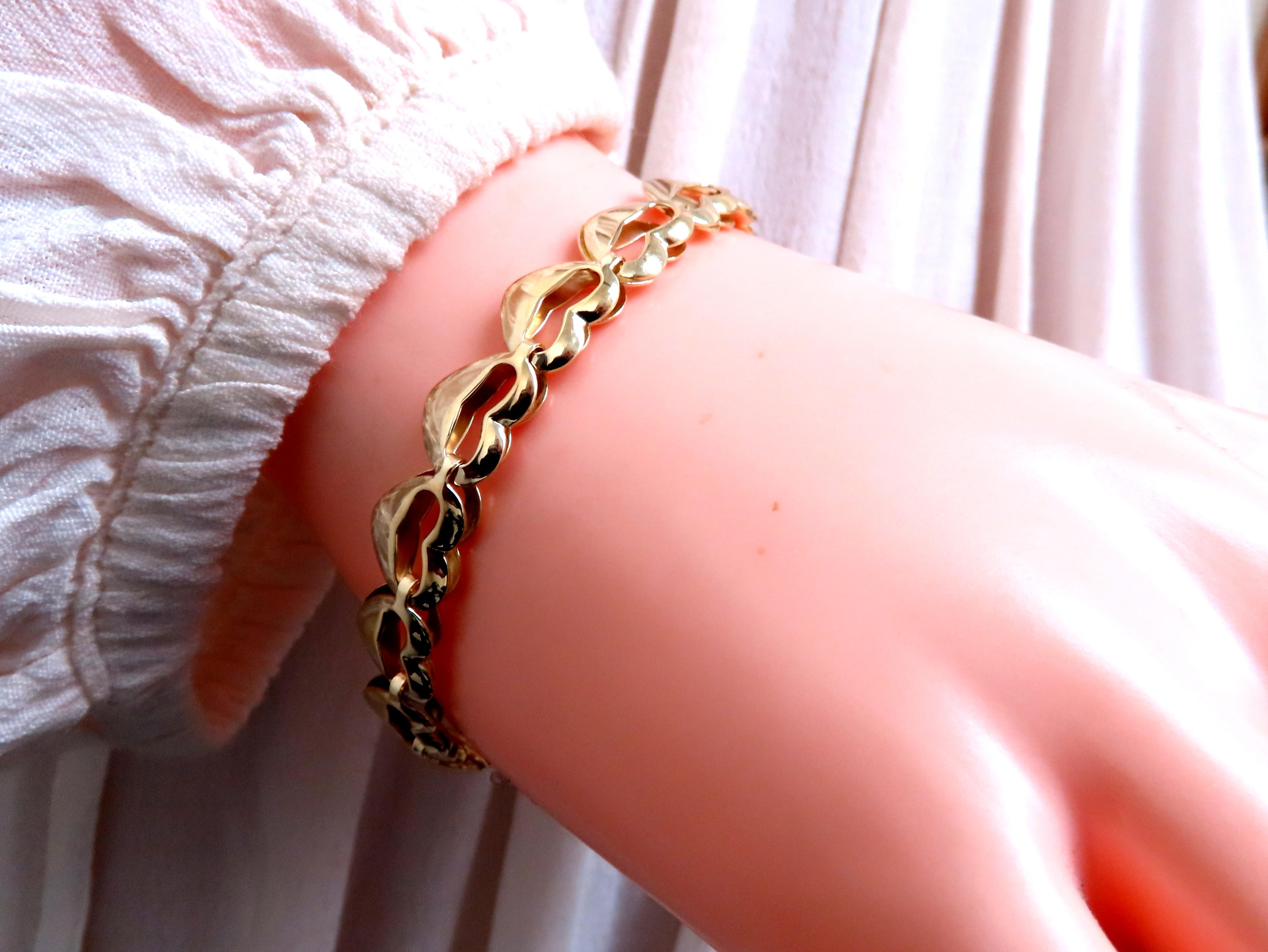 14kt Gold Heart Link Bracelet - 8mm Mod Deco Charm Bracelet for Women, Perfect for Valentine's Day Gifts, Anniversaries & Romantic Occasions