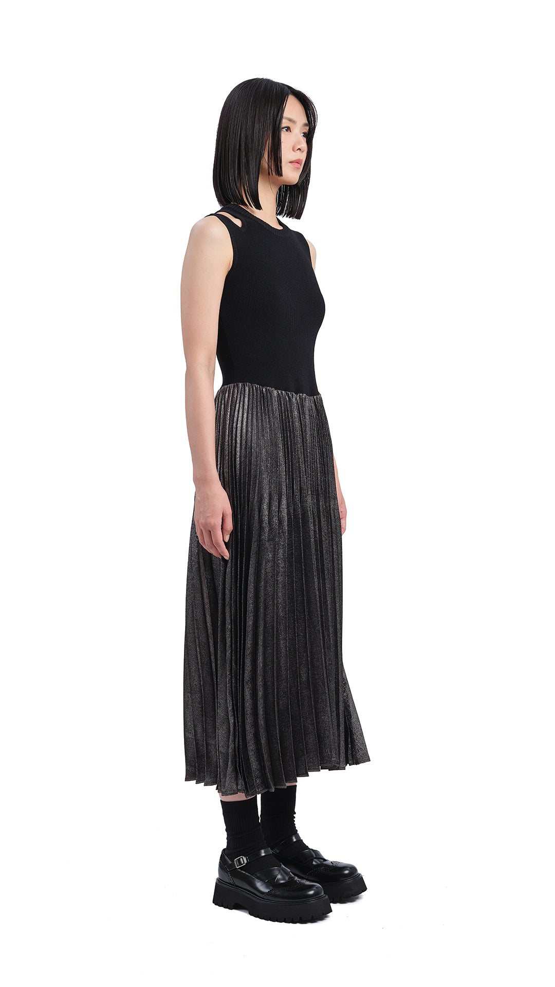 Elegant Metallic Evening Dress for Women - Shiny Party Gown for Prom, Wedding, and Special Occasions