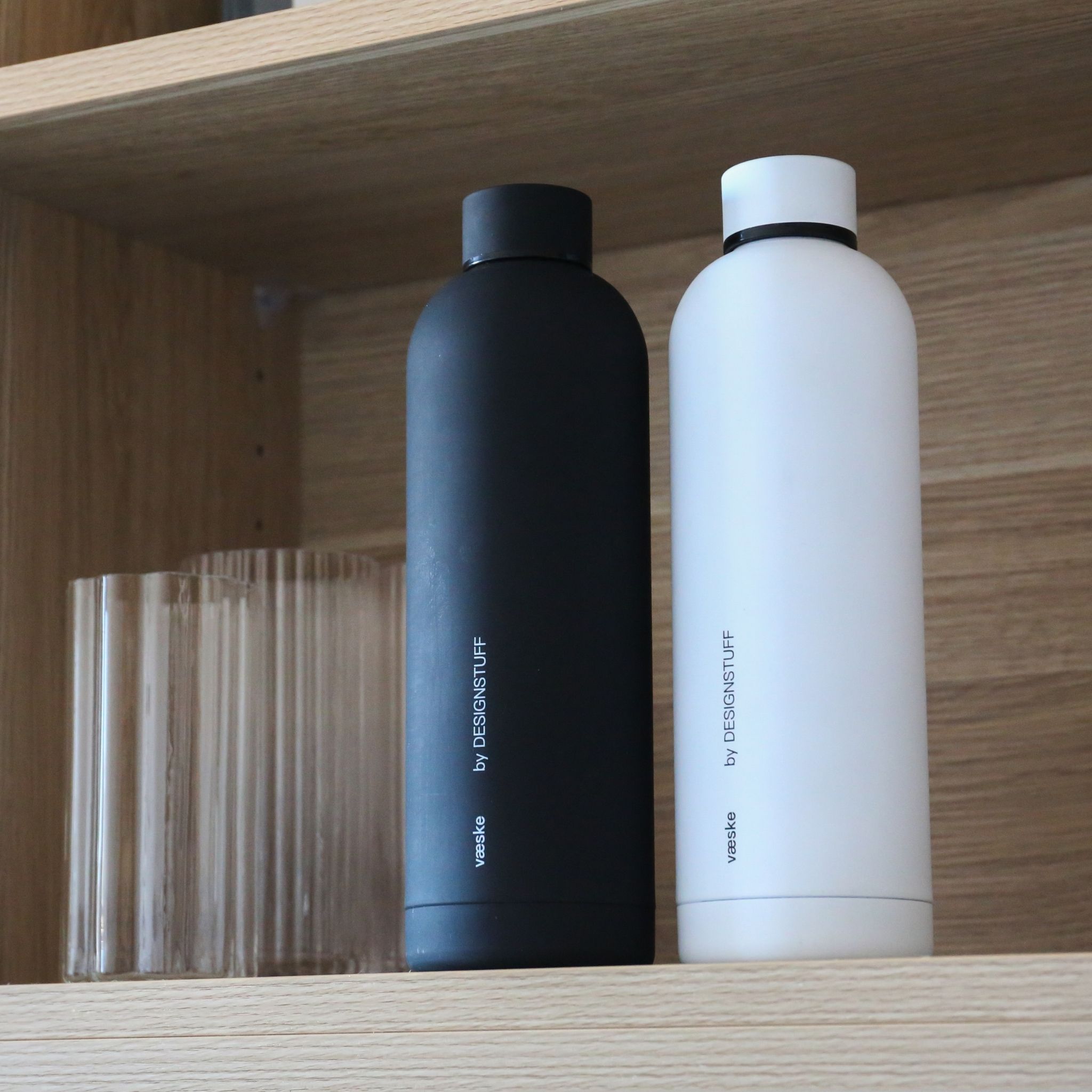 DESIGNSTUFF Vaeske 750ml Insulated Water Bottle - Stainless Steel, Leak Proof, BPA Free, Perfect for Gym, Hiking & Outdoor Activities | White