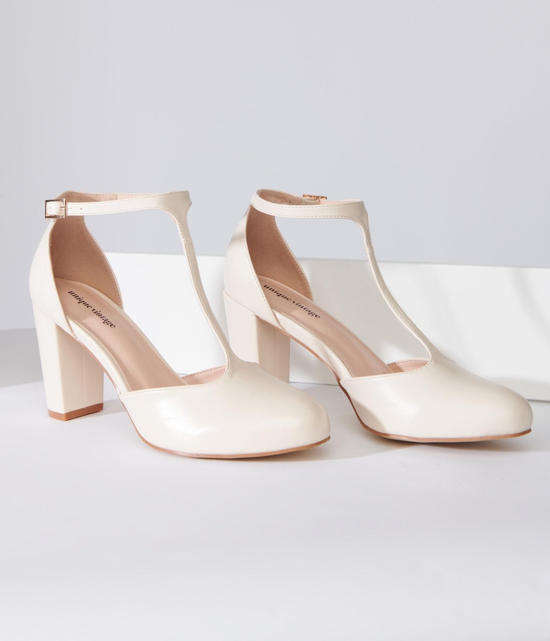 Vintage 1920s Beige Leatherette T-Strap Mary Jane Pumps - Retro Flapper Shoes for Gatsby Parties, Swing Dancing & Themed Weddings