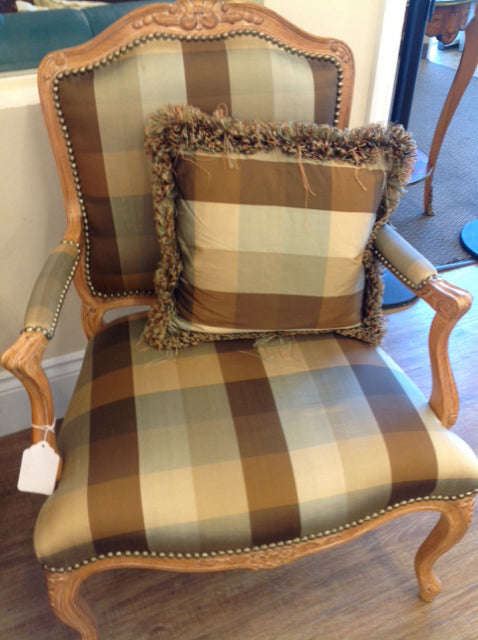 Elegant Ornate Light Wood Plaid Fabric Chair - Perfect for Living Room, Bedroom & Home Office Decor
