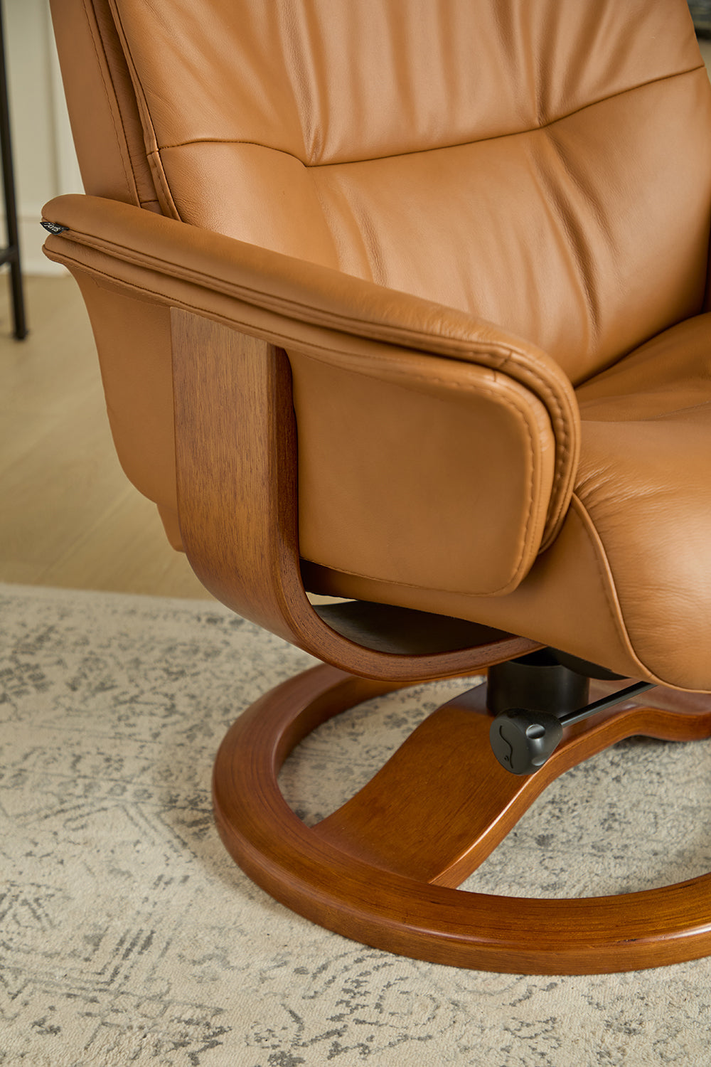 Anne R Recliner with Footstool - Comfortable Leather Reclining Chair for Living Room, Home Theater, and Office - Adjustable Lazy Boy Style Sofa for Relaxation and Napping