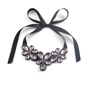 Stylish Women's Acrylic Flower Necklace - Elegant Floral Pendant for Casual & Party Wear - Perfect Gift for Her