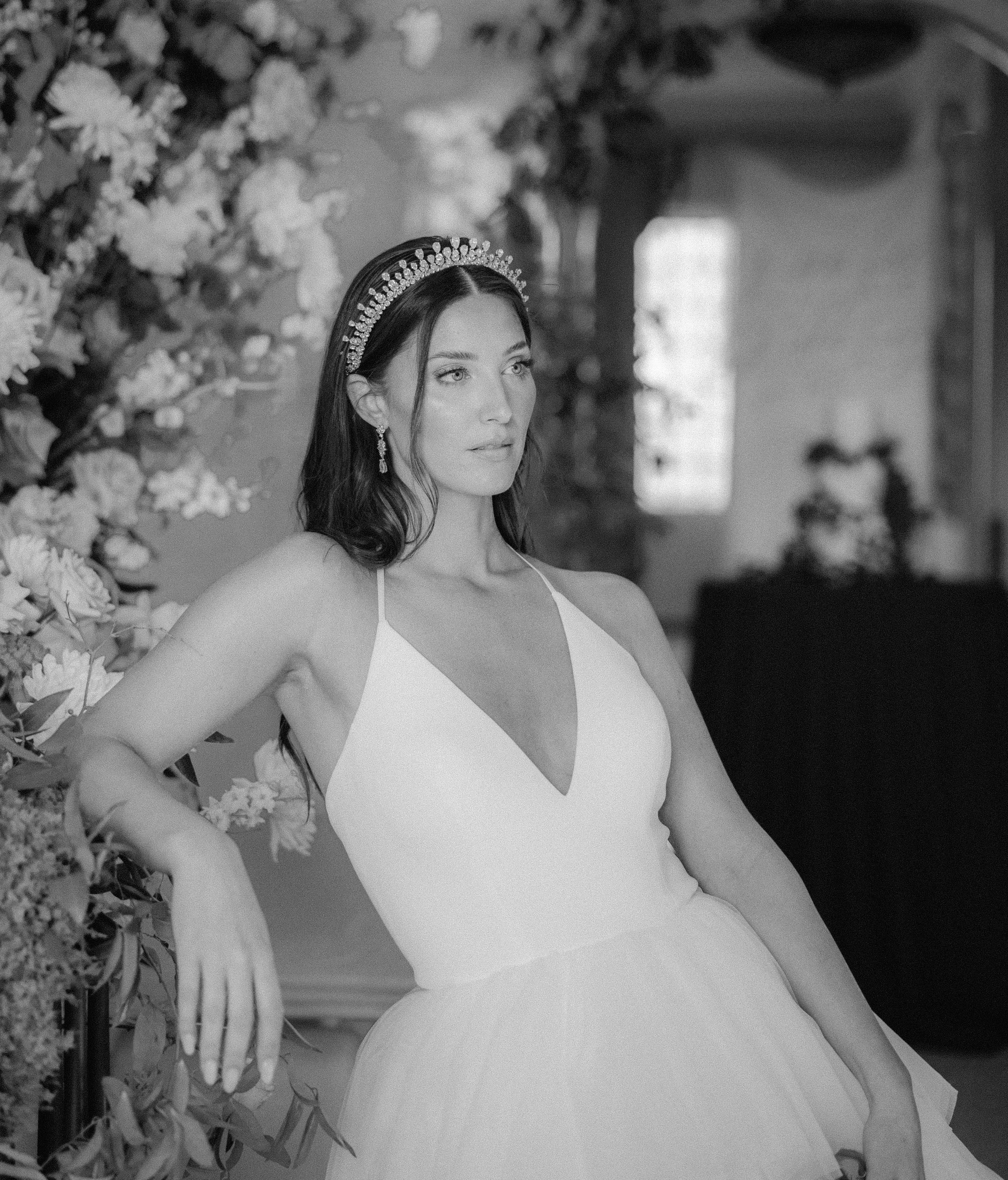 QUEEN ANNE Simulated Diamond Halo Tiara - Elegant Crystal Bridal Crown for Weddings, Prom, Pageants & Special Occasions