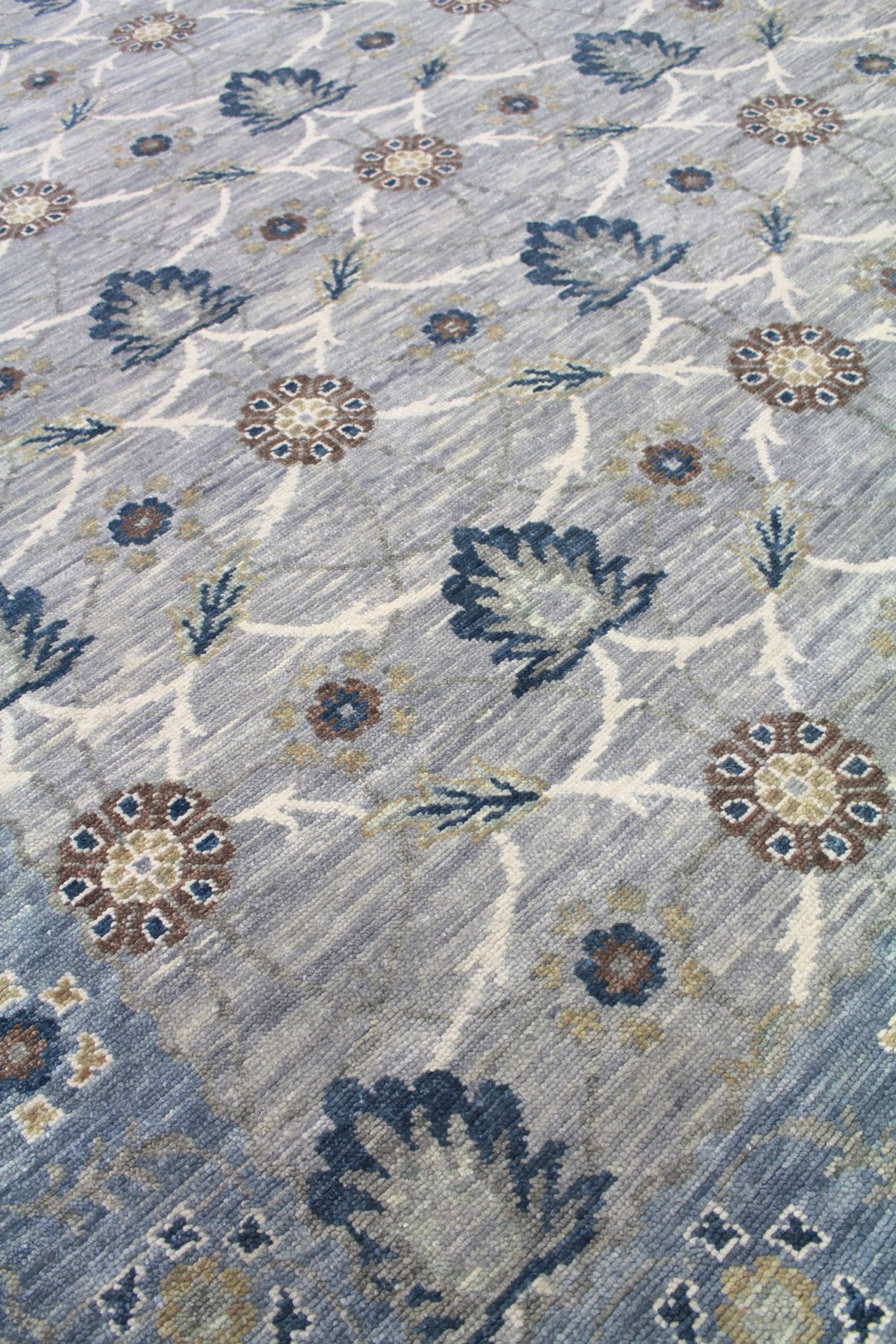Handwoven Traditional Area Rug - Authentic Arts & Crafts Design J62162 - Perfect for Living Room, Bedroom & Home Decor