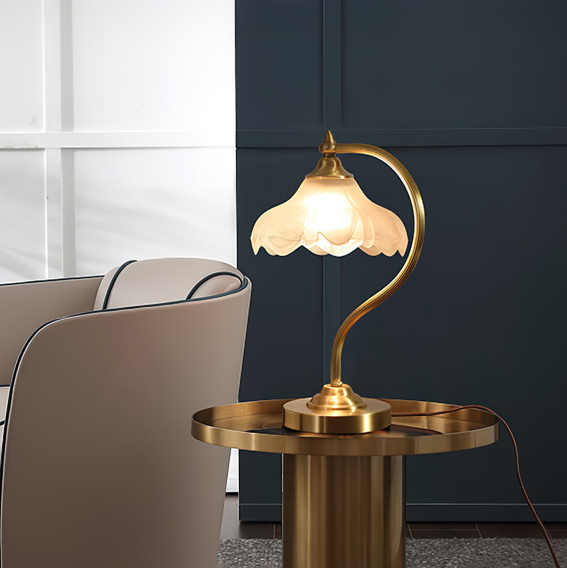 Magnolia Flower Table Lamp - Elegant Home Decor for Bedroom, Living Room & Office - Soft Lighting for Relaxation & Ambiance