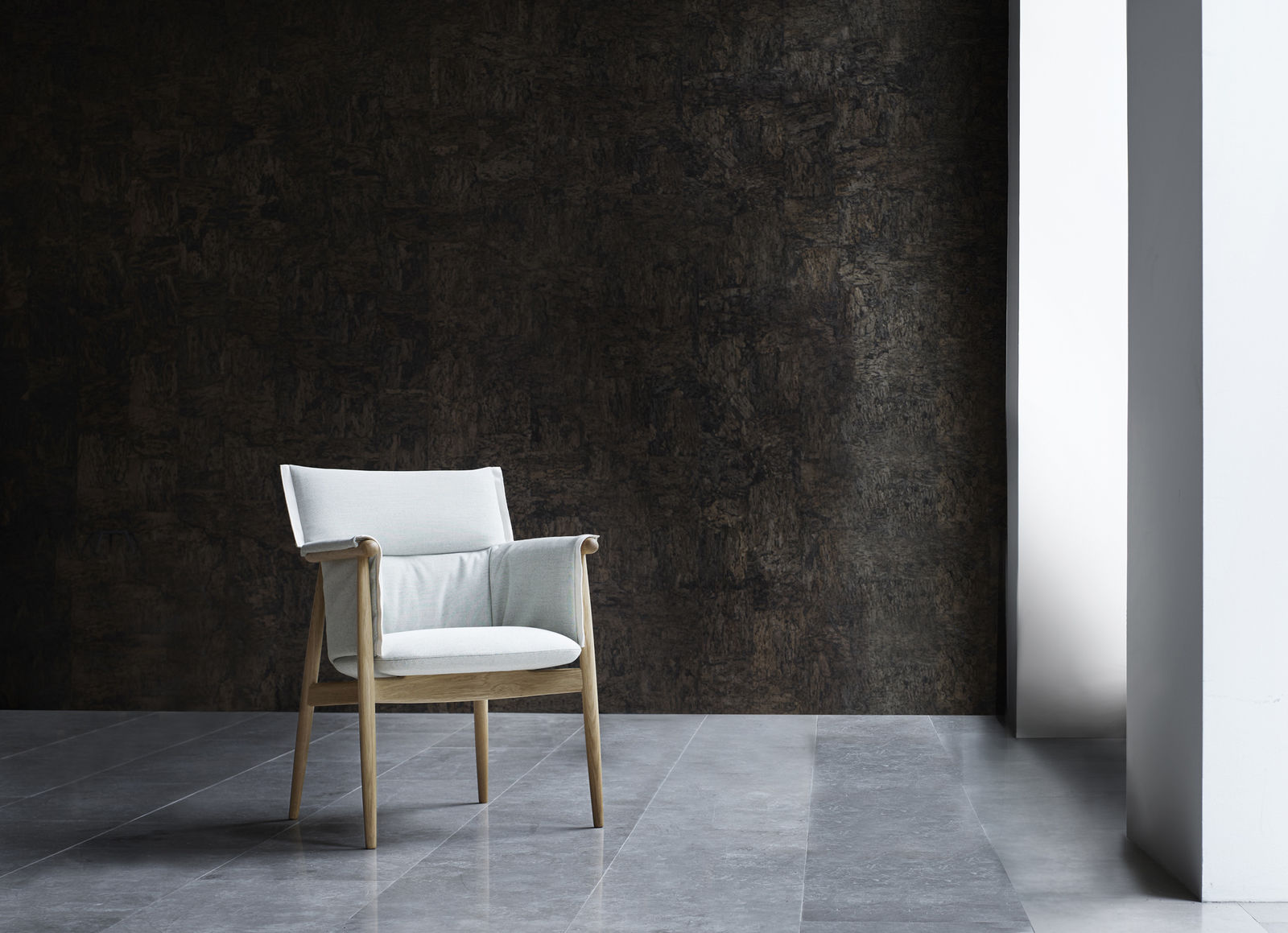 E005 Embrace Armchair - Modern Accent Chair for Living Room, Bedroom & Office - Comfortable Upholstered Lounge Chair with Wooden Legs - Perfect for Relaxing, Reading & Decorating