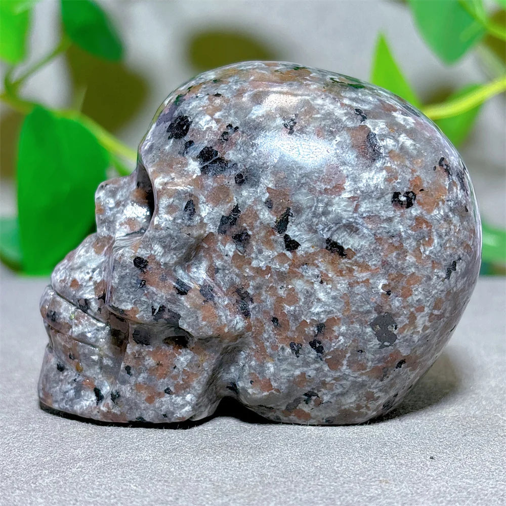 Yooperlite Skull Crystal - Natural Glowing Quartz Stone for Halloween Decor, Reiki Healing, Spiritual Energy & Unique Home Decor Gifts | Perfect for Meditation, Crystal Collections & Gothic Decorations