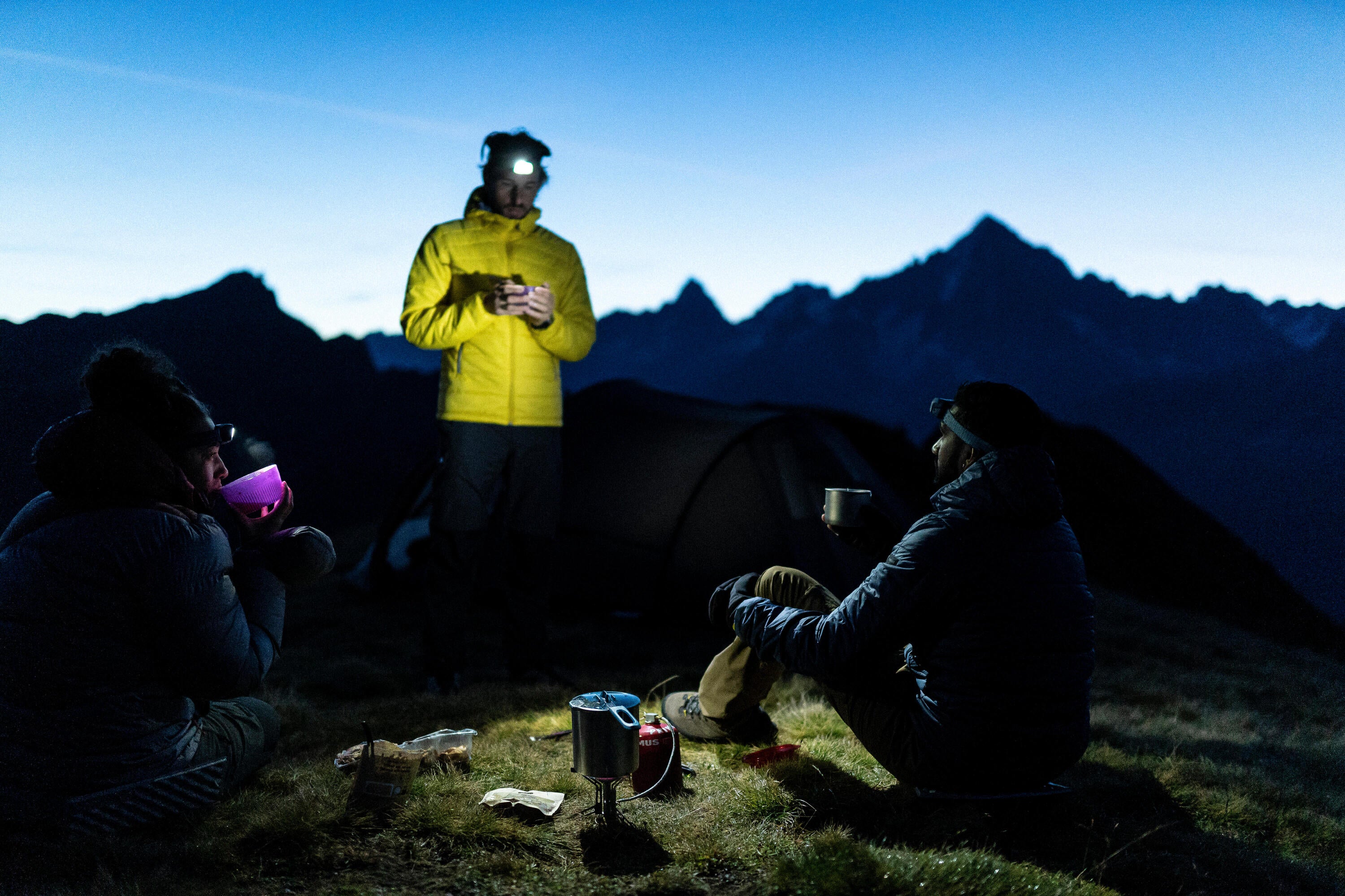 Forclaz Men's MT100 Lightweight Hooded Synthetic Jacket - Waterproof Hiking & Outdoor Adventure Gear for Camping & Travel