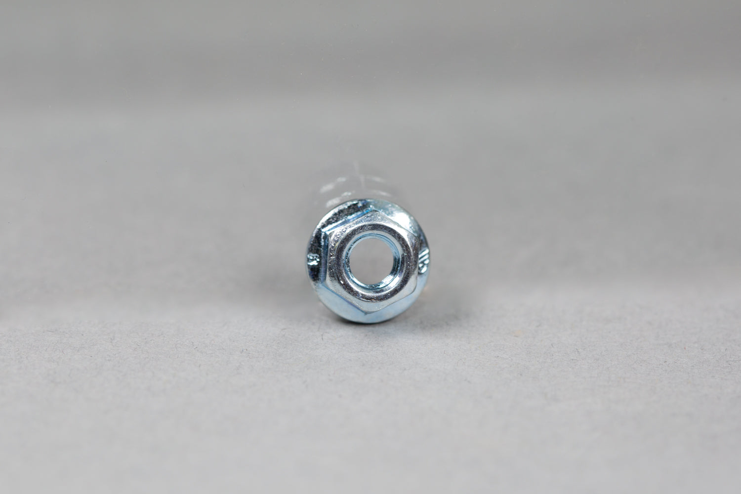 M6 Serrated Flange Nut - 04 SFN6Z - High Strength Locking Nut for Automotive, Machinery & DIY Projects - Perfect for Vibration Resistance & Secure Fastening