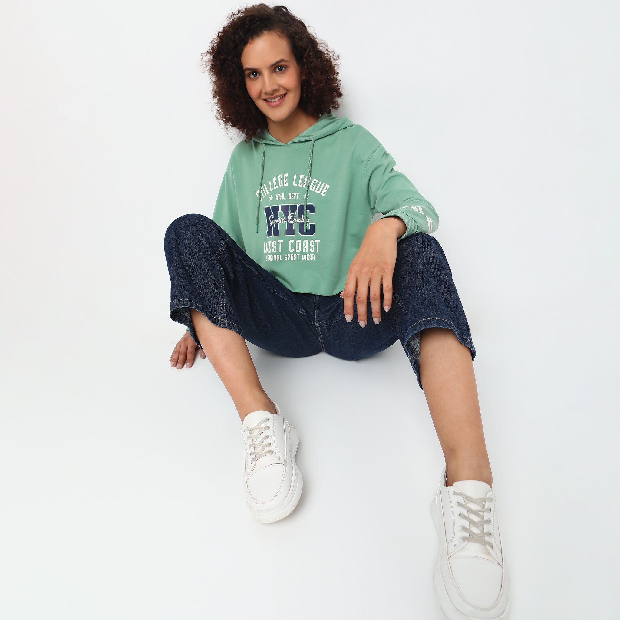 Stylish Boxy Fit Graphic Sweatshirt for Women | Trendy Oversized Pullover | Casual Streetwear & Loungewear | Perfect for Everyday Wear, Coffee Dates & Weekend Outings