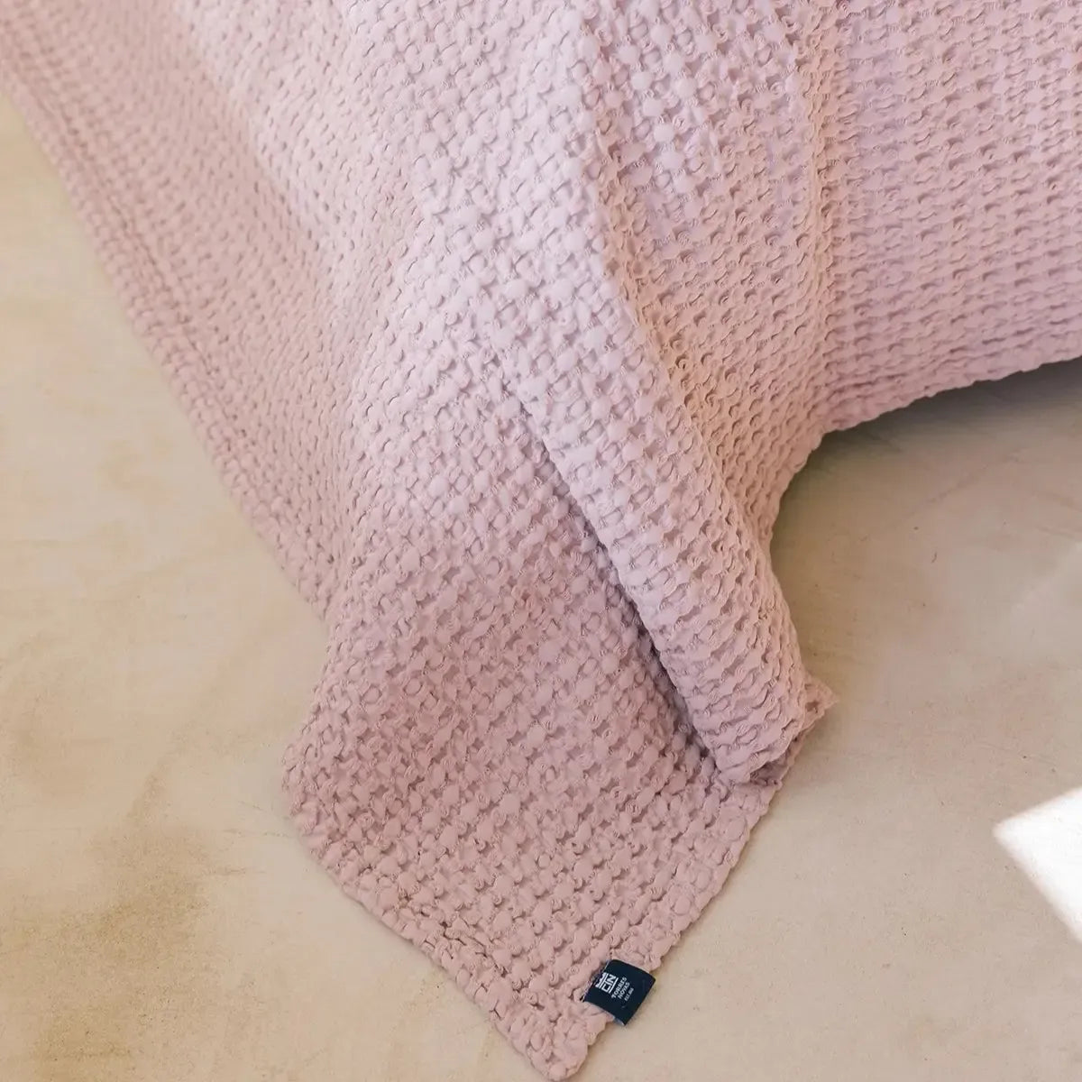 Santa Luzia Waffle Bedspread - Soft Pink Waffle Weave Blanket for Bedroom Decor | Cozy Throw for Couch, Guest Room & Dorm