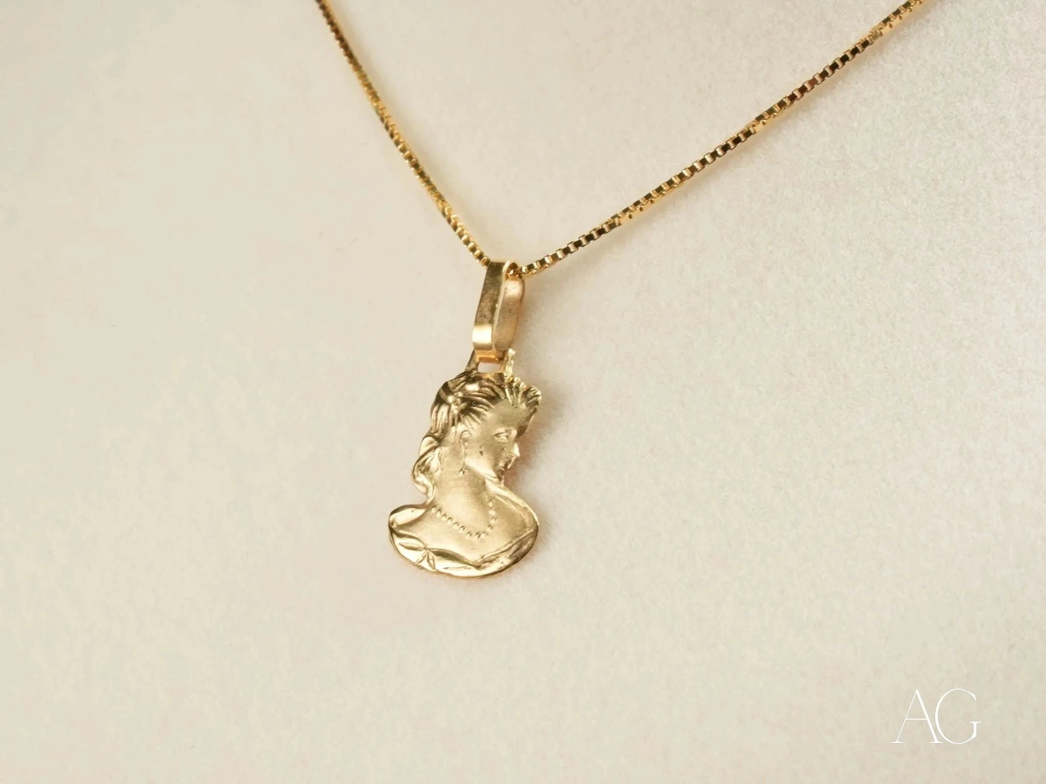 Golden Grace Elegant Women's Pendant Necklace - Perfect for Weddings, Anniversaries & Special Occasions