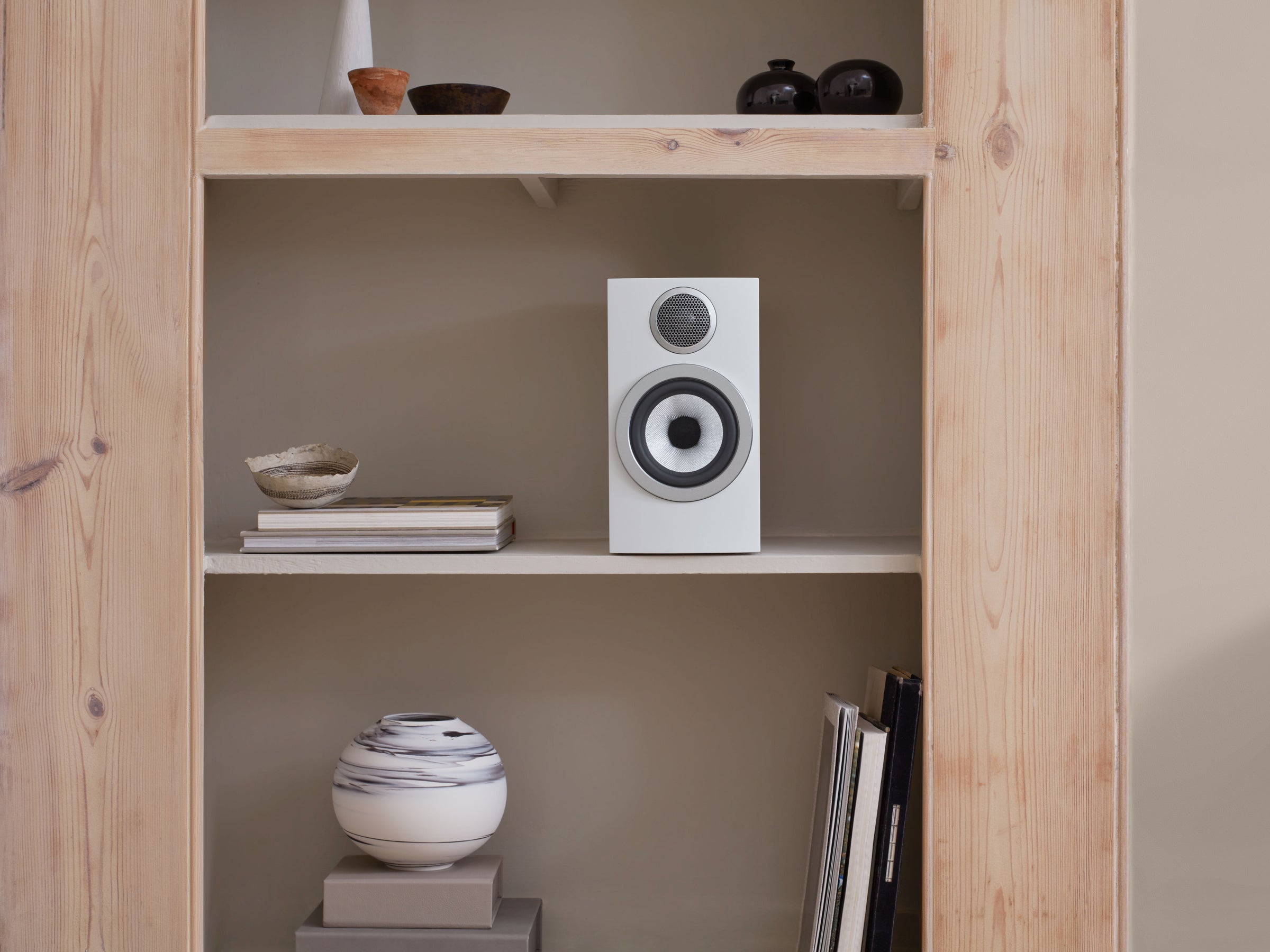 Bowers & Wilkins 707 S3 Premium Bookshelf Speakers (Pair) - HiFi Audio System for Home Theater, Music Listening & Studio Monitoring