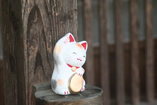 Nagahama Doll Japanese Maneki Neko (Beckoning Cat) White Lucky Cat Figurine - Traditional Japanese Fortune Charm for Home, Office & Gift Giving