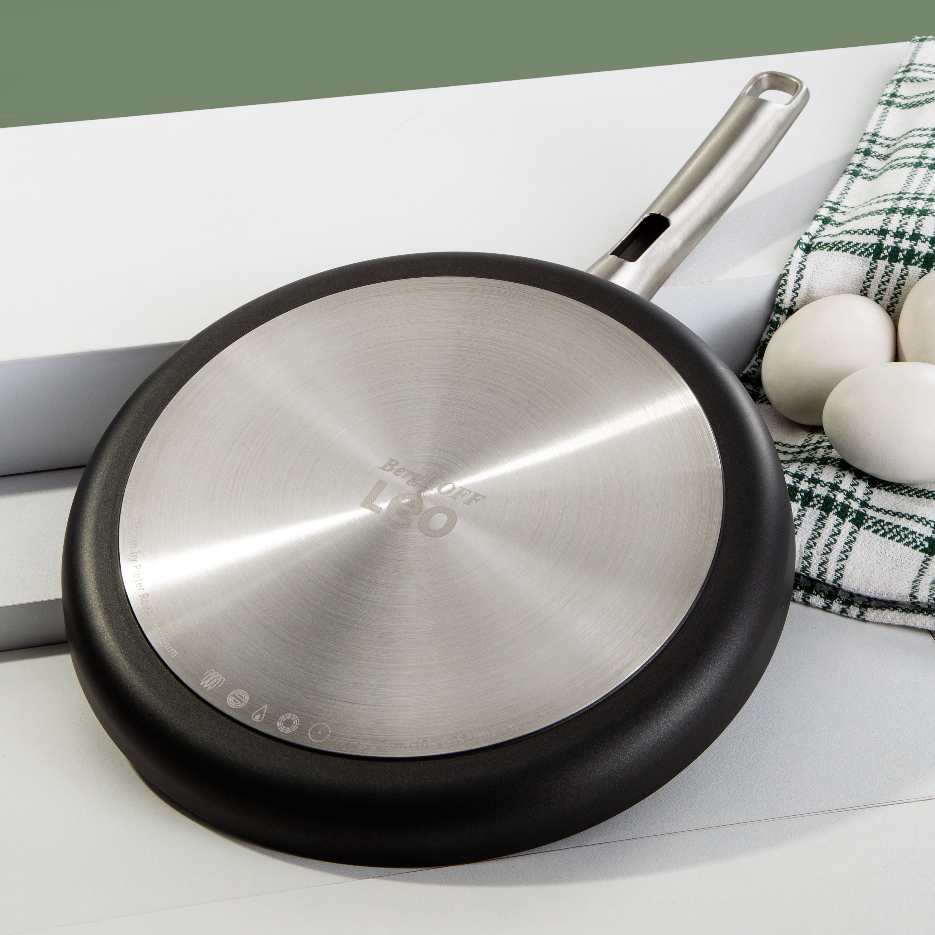 BergHOFF Leo 10-Inch Nonstick Ceramic Omelet Pan - Graphite Coating, Eco-Friendly Recycled Material - Perfect for Breakfast, Camping & RV Cooking