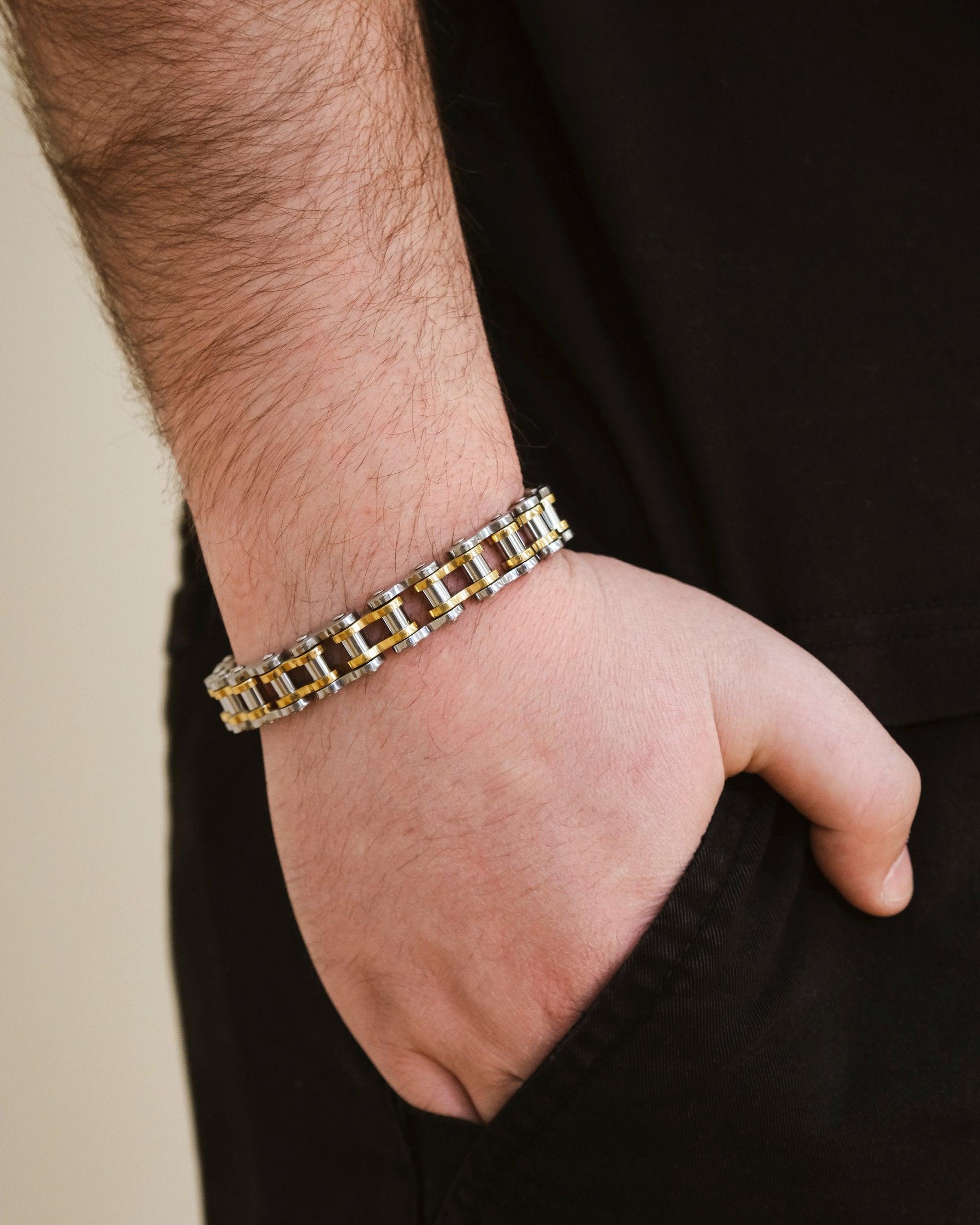 Men's Bolt Chain Watch Band Bracelet - Stainless Steel Adjustable Replacement Strap for Smartwatches & Dress Watches | Perfect for Business, Casual & Formal Occasions