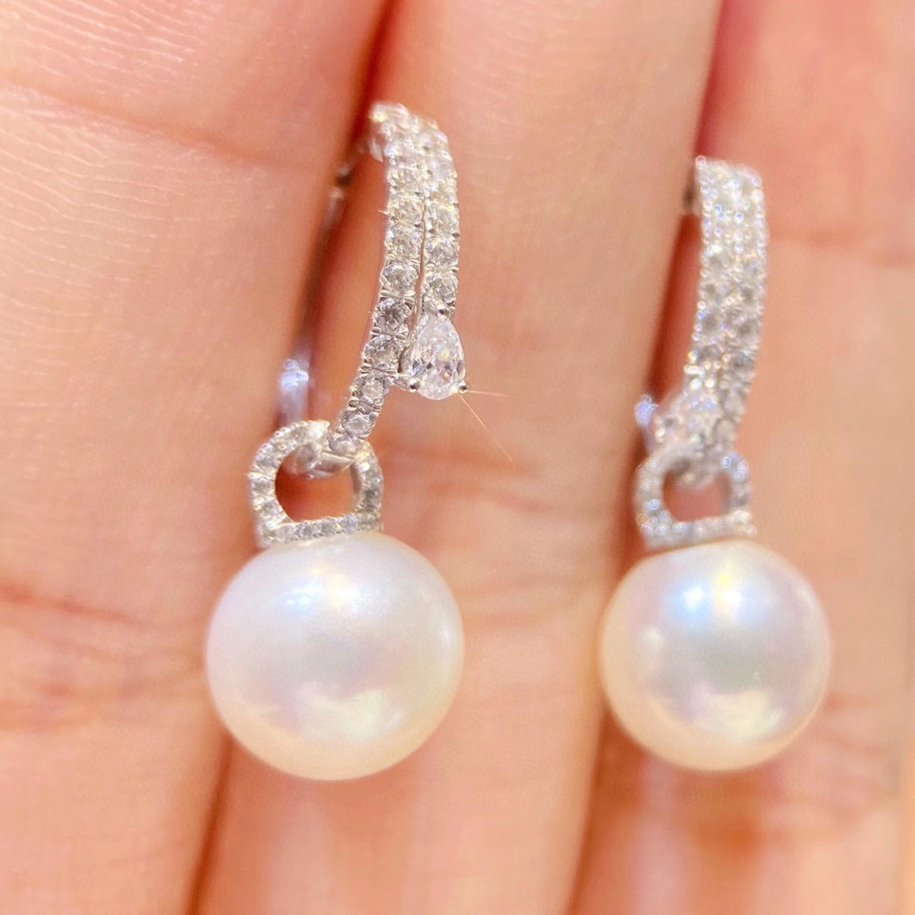 18K Solid Gold Pearl Earrings for Women - Classic Elegant Stud Earrings with Real Pearls - Perfect for Weddings, Parties & Special Occasions