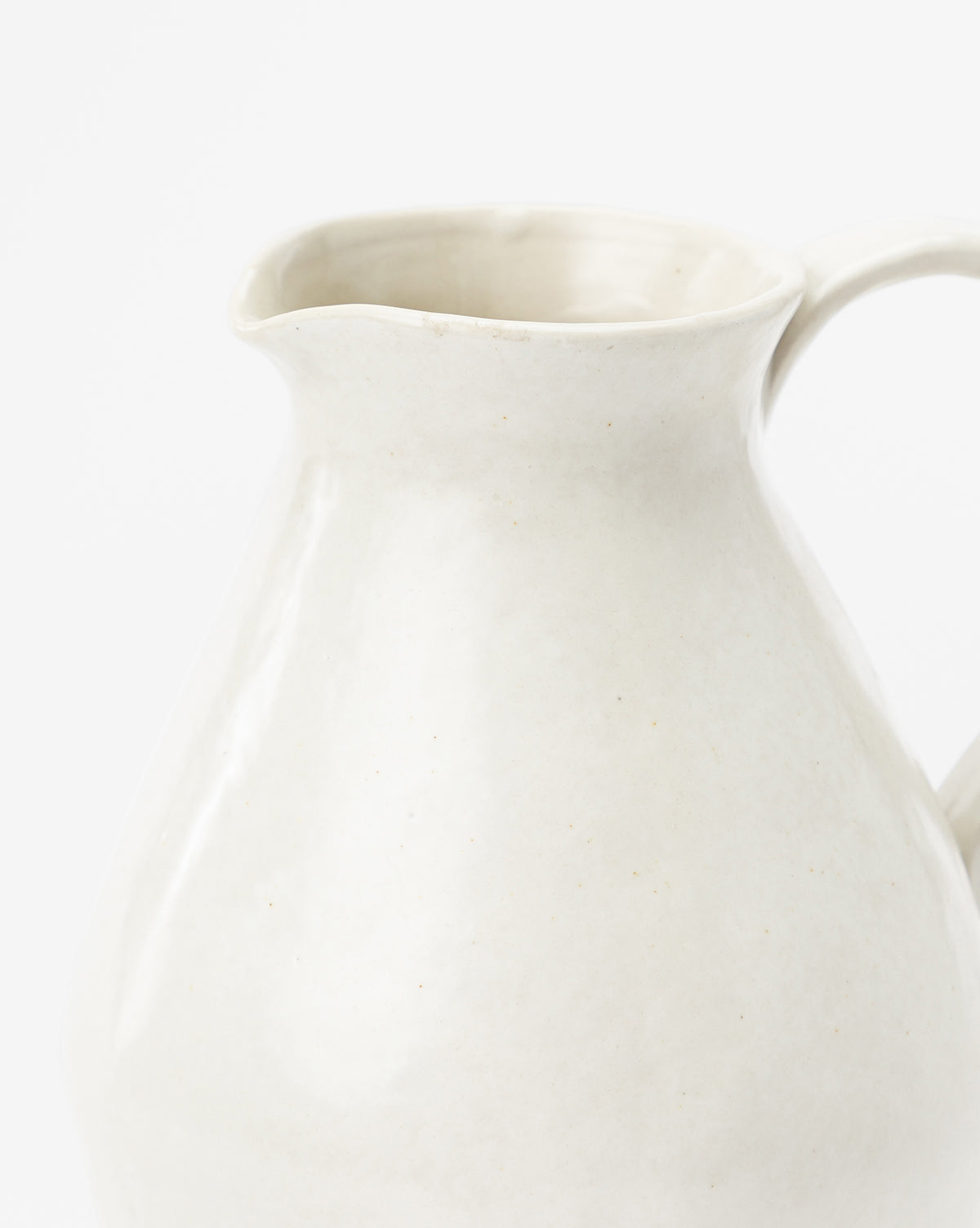 Premium White Ceramic Pitcher - Elegant & Durable for Home, Kitchen & Dining - Perfect for Serving Water, Juice, Milk & More - Ideal for Parties, Restaurants & Everyday Use