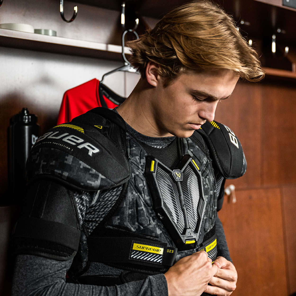 Bauer Supreme M3 Senior Hockey Shoulder Pads - Protective Gear for Ice Hockey Players - Perfect for Games, Practices & Training Sessions
