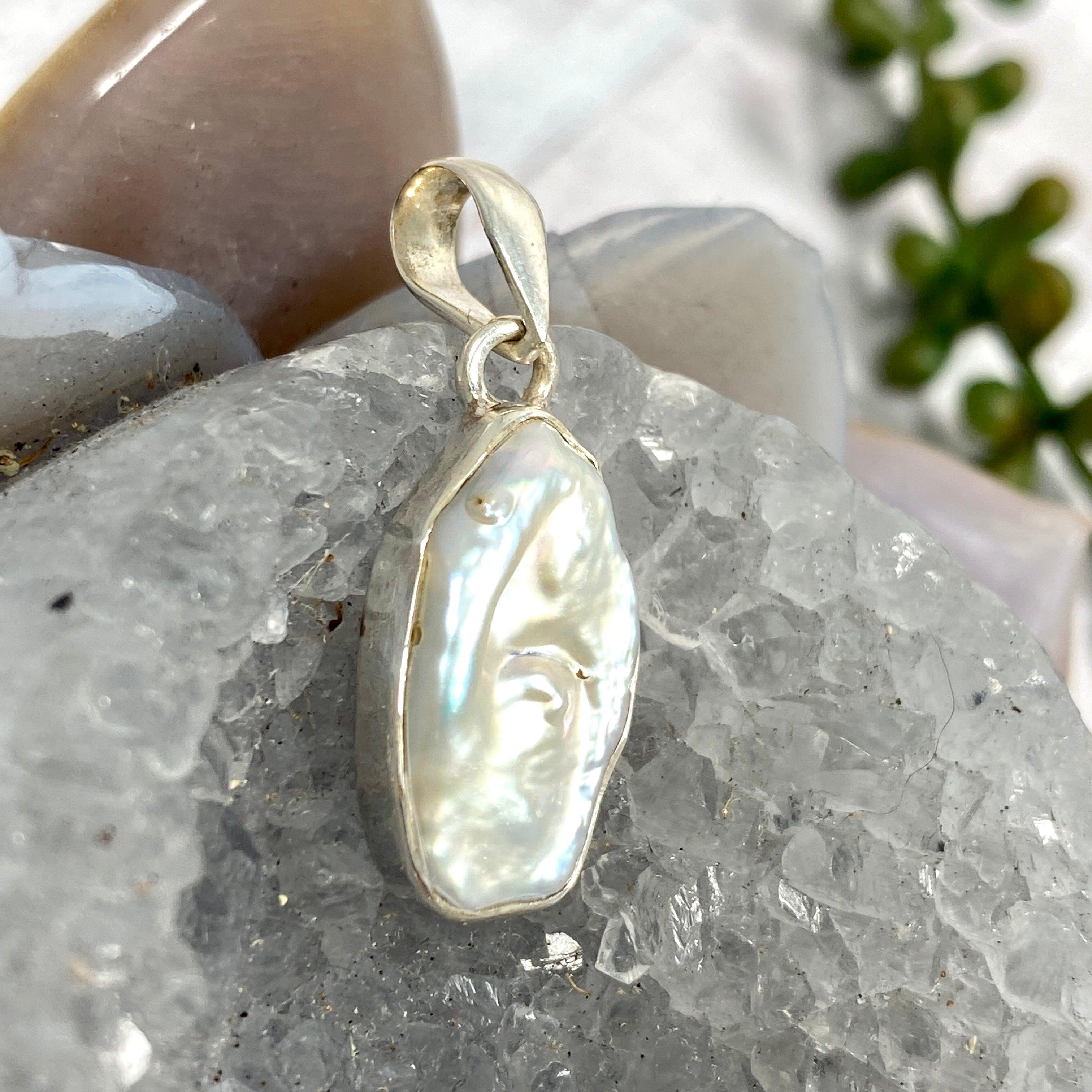 Freeform Pearl Pendant Necklace KPGJ3288 - Elegant Jewelry for Women, Perfect for Weddings, Parties & Special Occasions