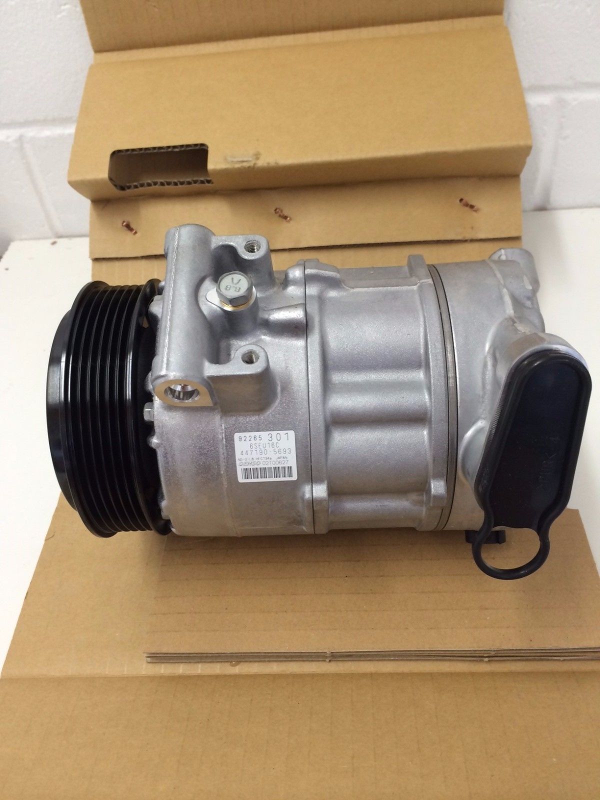 Genuine Holden Commodore VF V6 Air Conditioning Compressor Part #92276906 - Perfect for AC Repair & Cooling System Maintenance