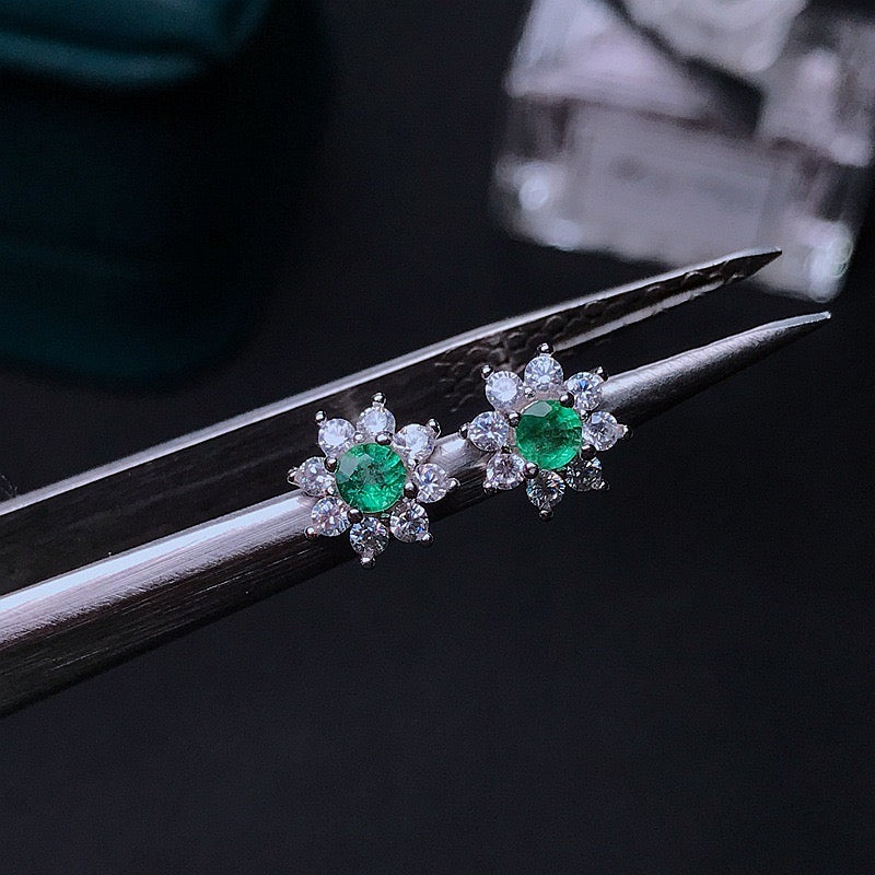 18K Platinum Emerald Flower Stud Earrings for Women - Elegant Floral Jewelry Gift for Birthday, Anniversary & Special Occasions | FME001
