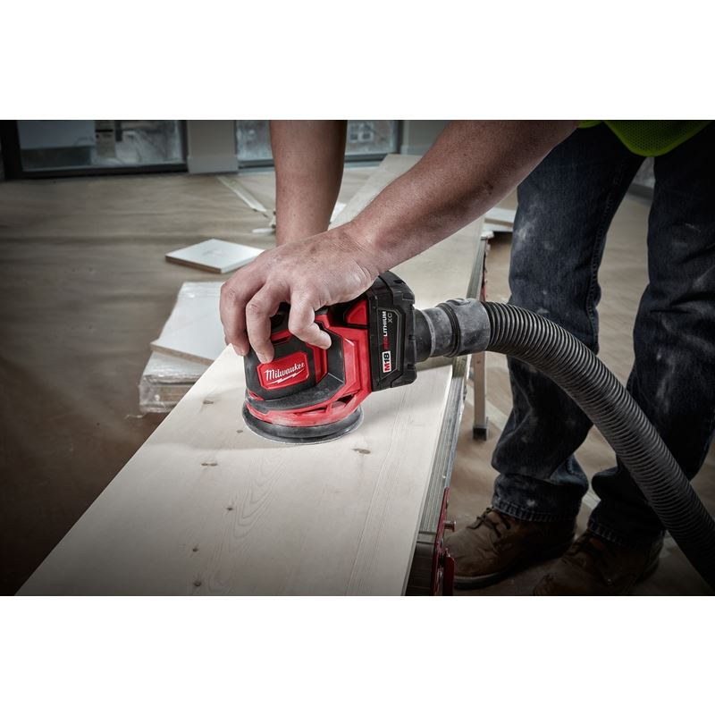 **DEWALT M18 18V Cordless Random Orbit Sander Kit with Lithium-Ion Battery – Perfect for Woodworking, Sanding, and DIY Home Projects**