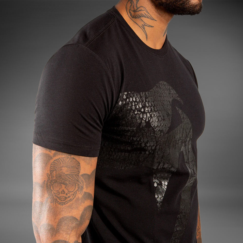 Venum Giant T-Shirt for Men - Matte Black MMA & Training Shirt - Comfortable & Durable Workout Tee for Gym, Boxing & Streetwear