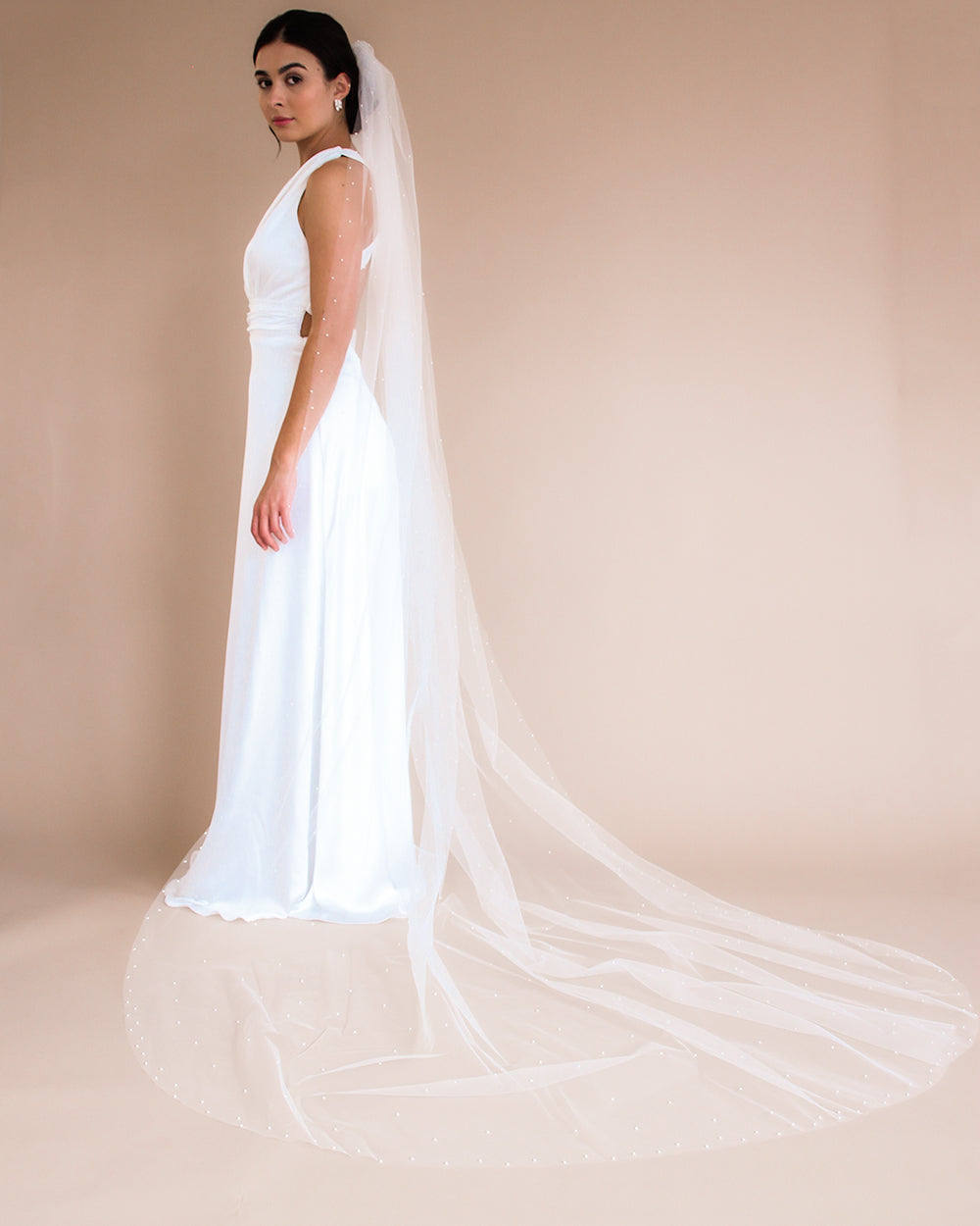 Marcela Scattered Pearl Veil - Elegant Bridal Headpiece with Hand-Sewn Pearls for Wedding, Prom & Special Occasions