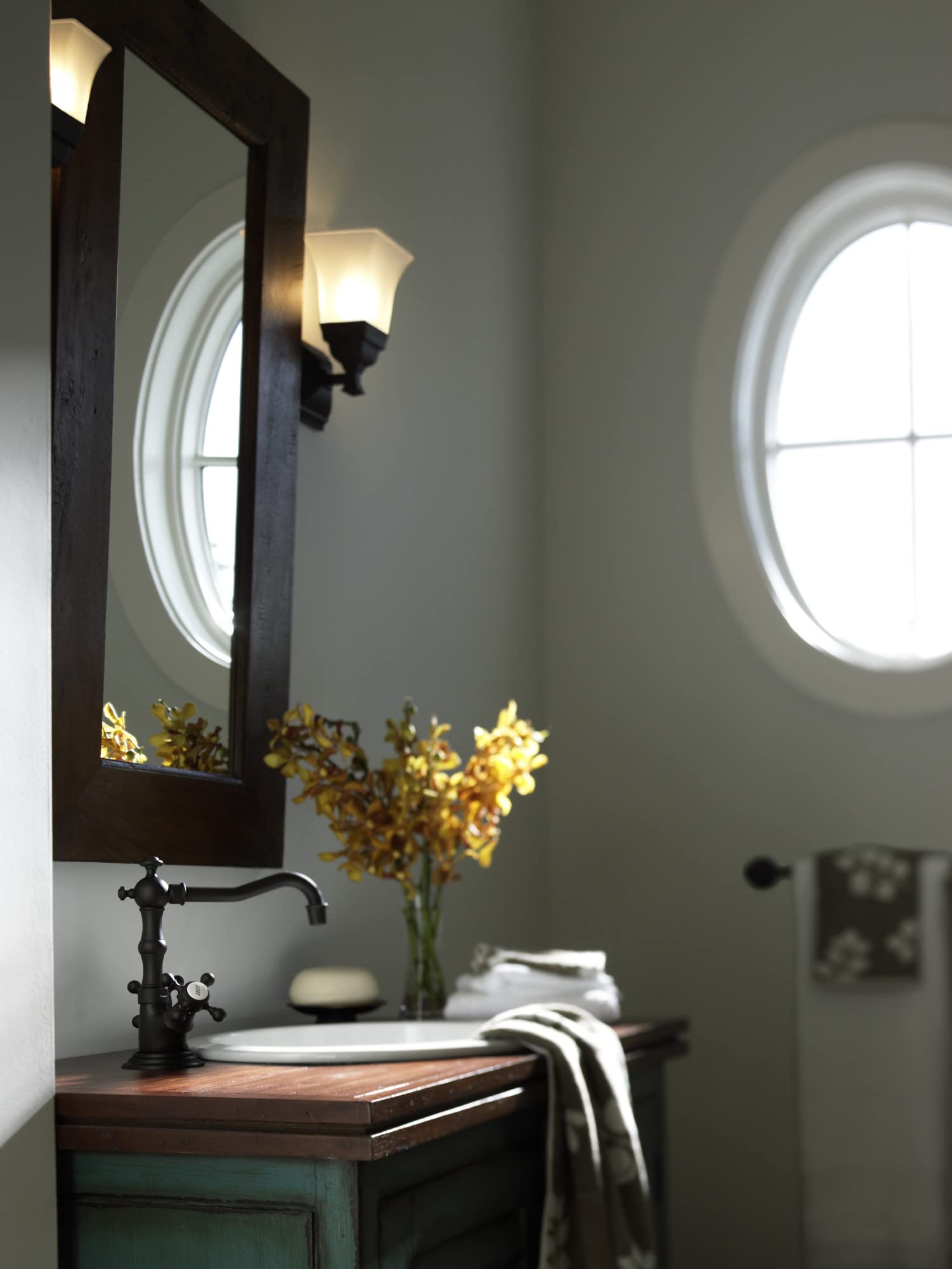 Single Hole Lavatory Faucet - Modern Bathroom Sink Faucet for Vanity, Powder Room, and Guest Bath - Chrome Finish, Easy Installation, Water-Saving Design