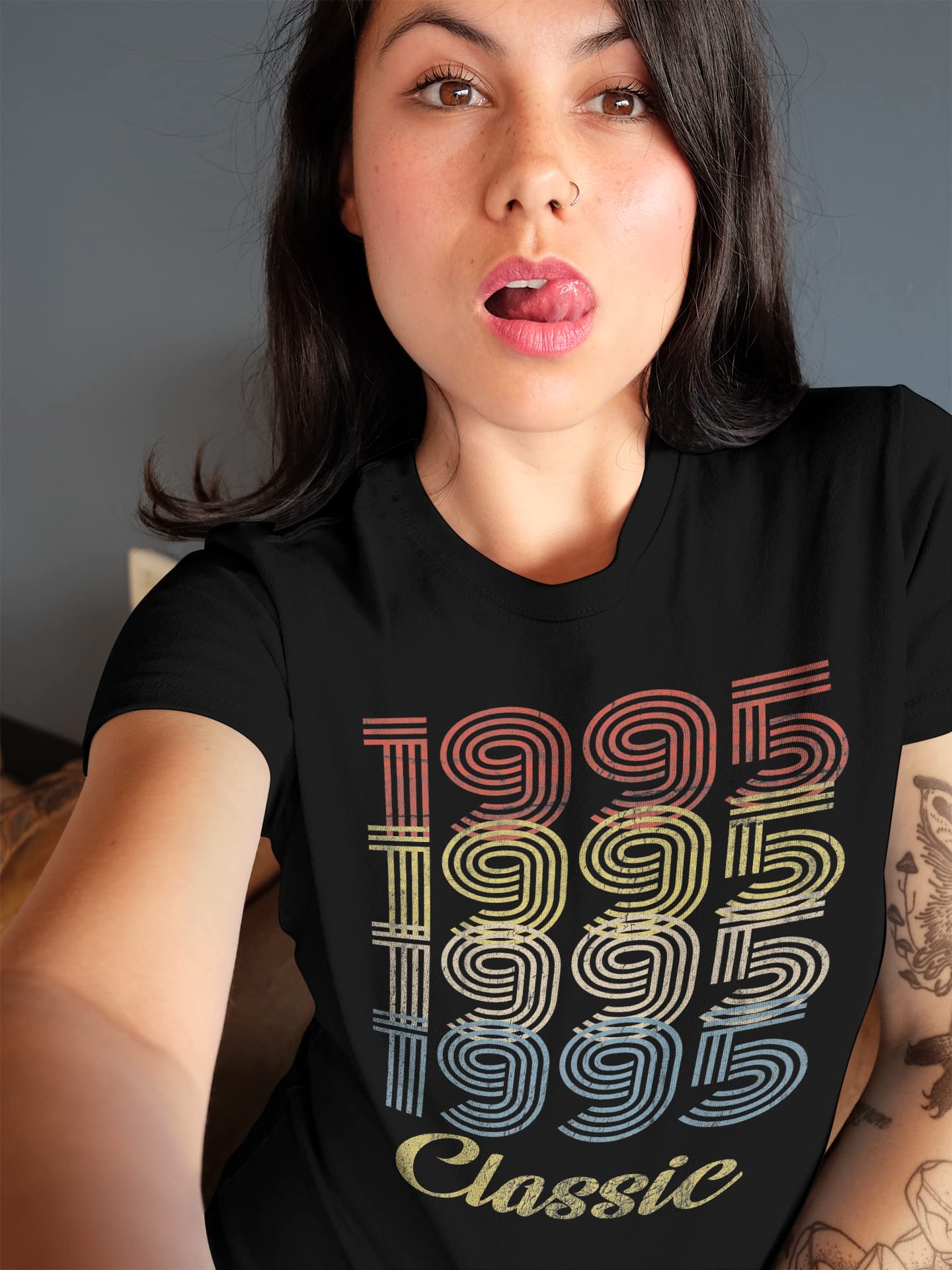 1995 Vintage Retro 30th Birthday T-Shirt for Women - Classic 30 Year Old Birthday Gift Idea - Perfect for 30th Birthday Parties & Milestone Celebrations
