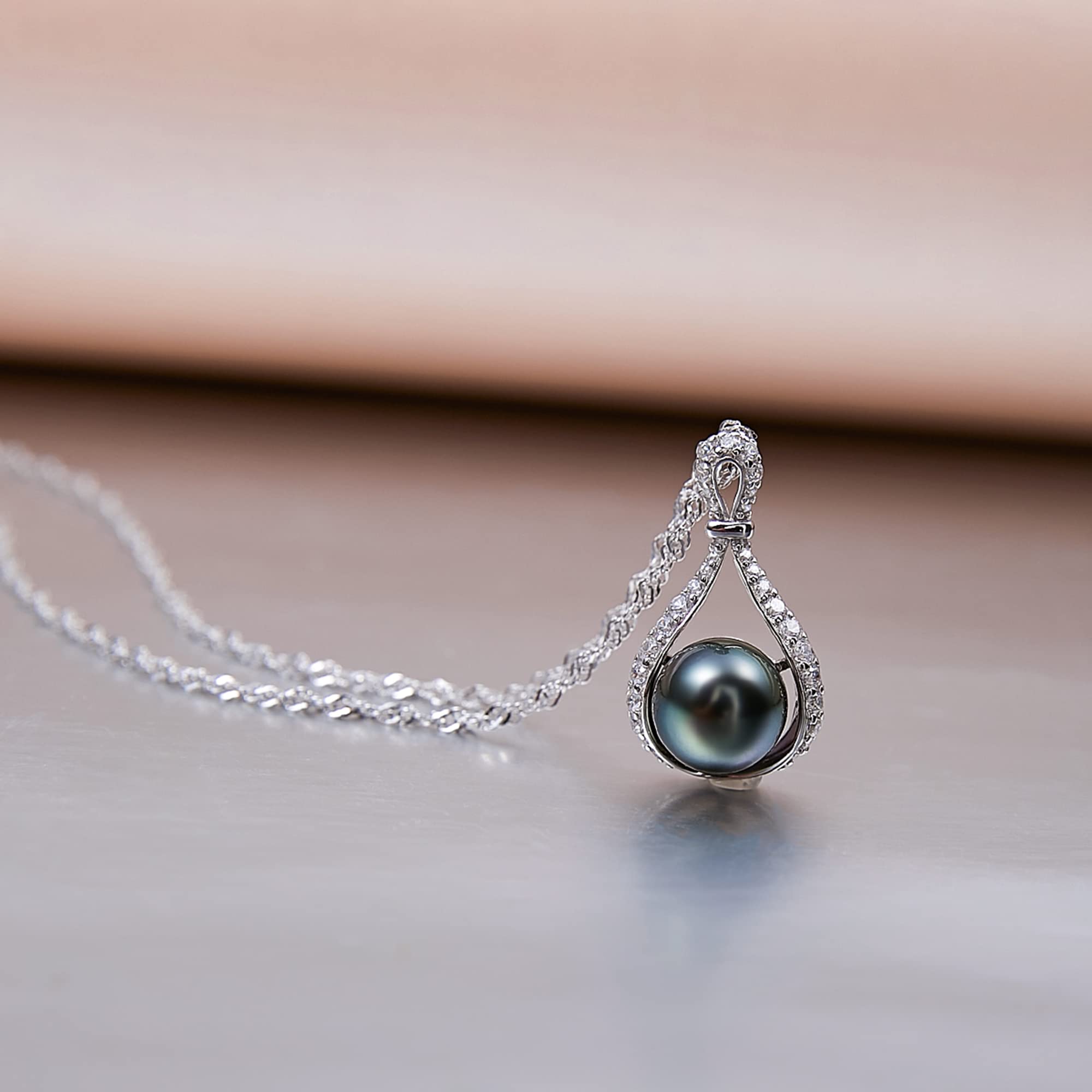 AAAA Quality 9-10mm Genuine Tahitian Black Pearl Necklace for Women with Emerald Pendant - Elegant Jewelry Gift for Wife, Mother, Anniversary & Special Occasions