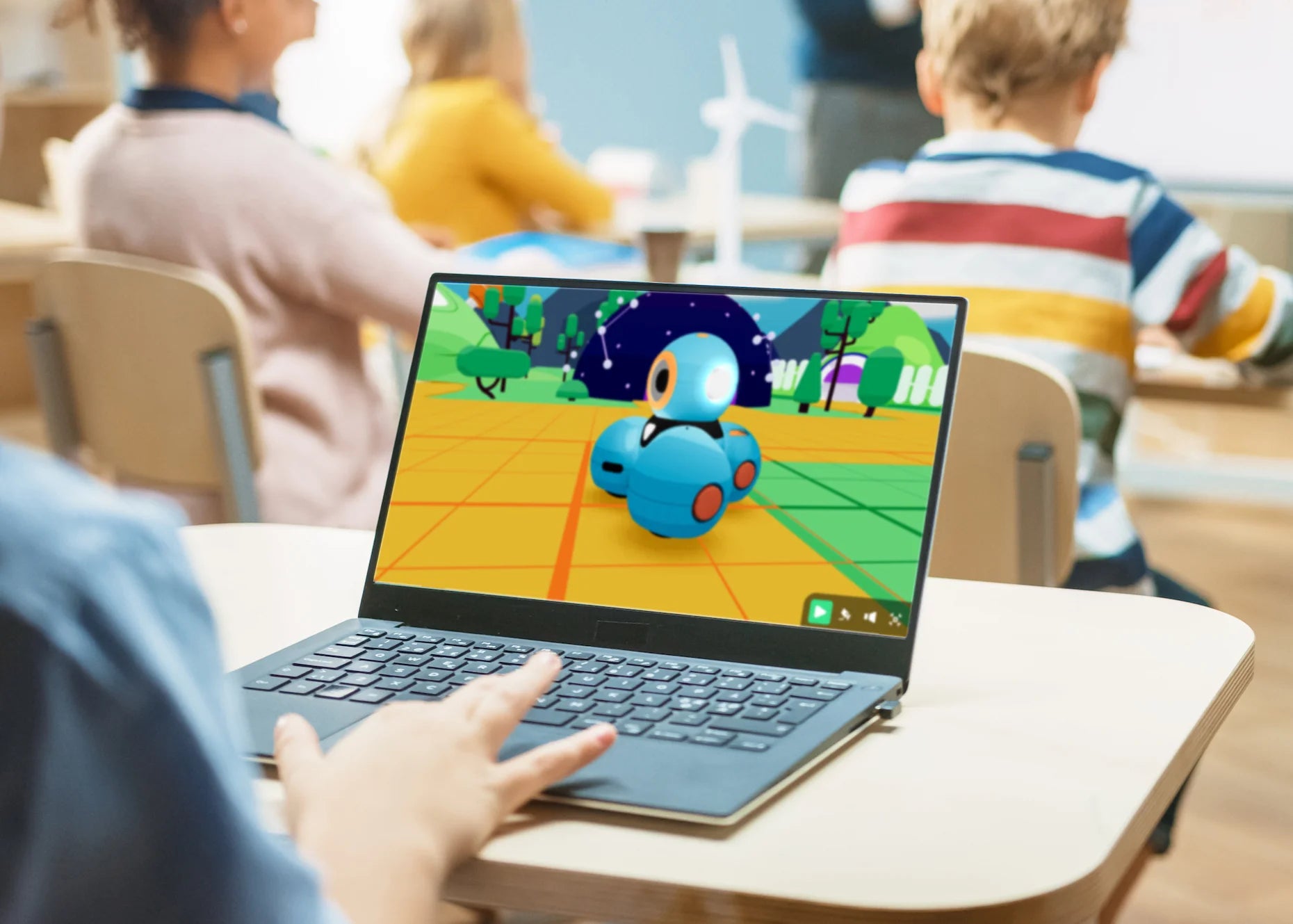 Wonder Workshop Make Wonder Tech Center with Dash - STEM Learning Robot for Kids Ages 6+ | Coding & Programming Educational Toy | Perfect for Classroom, Homeschool & Playtime Activities