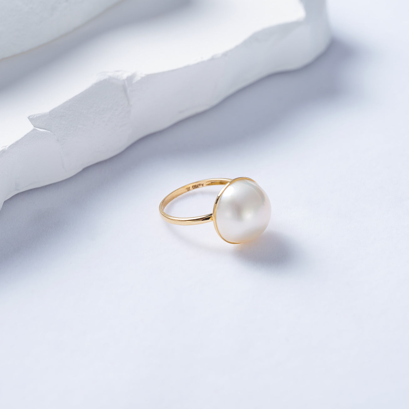 18K Gold Mabe Pearl Ring KR00075 | Elegant Dome Pearl Jewelry for Women, Perfect for Weddings, Anniversaries & Special Occasions