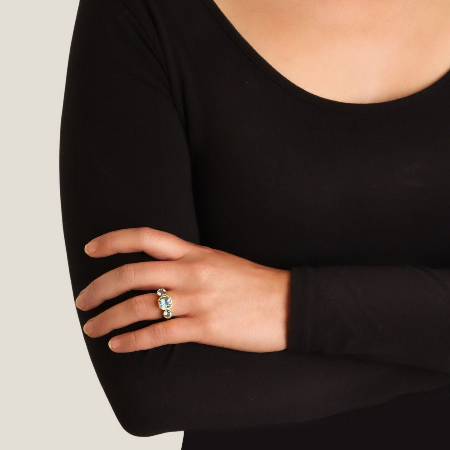 Elizabeth Locke Faceted Aquamarine Three Stone Ring - Elegant Blue Gemstone Jewelry for Women - Perfect for Weddings, Anniversaries & Special Occasions